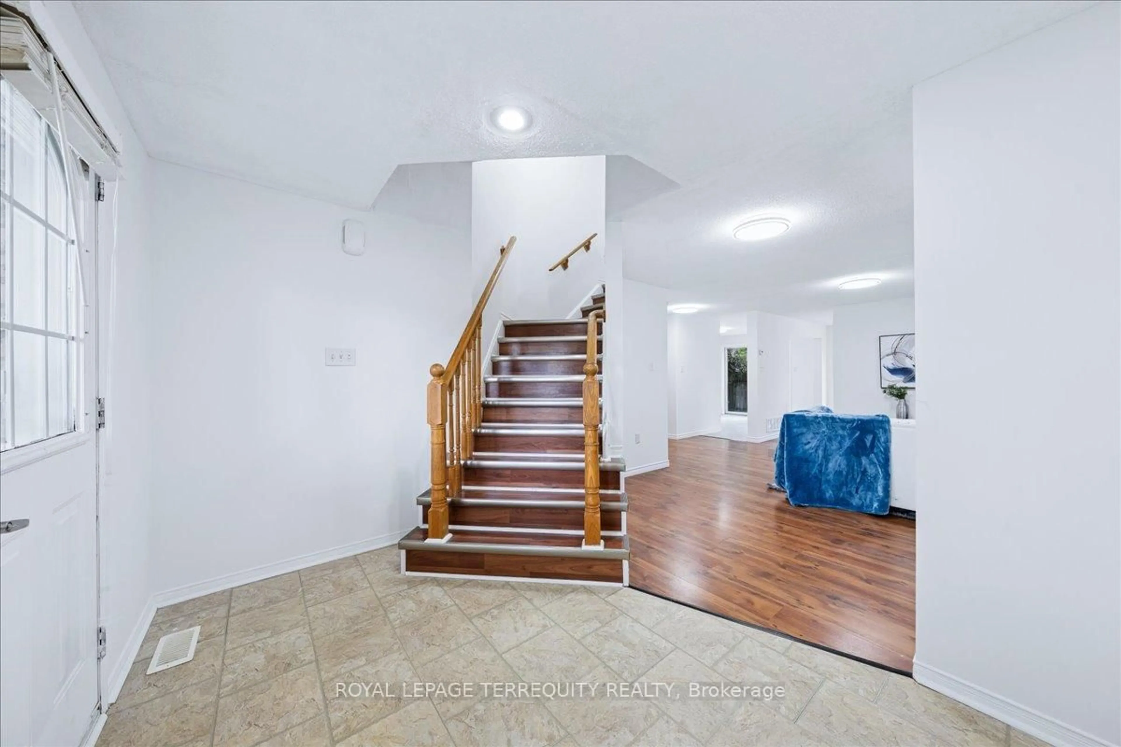 Indoor foyer for 3 Navy Wharf Crt #2805, Toronto Ontario M5V 3V1