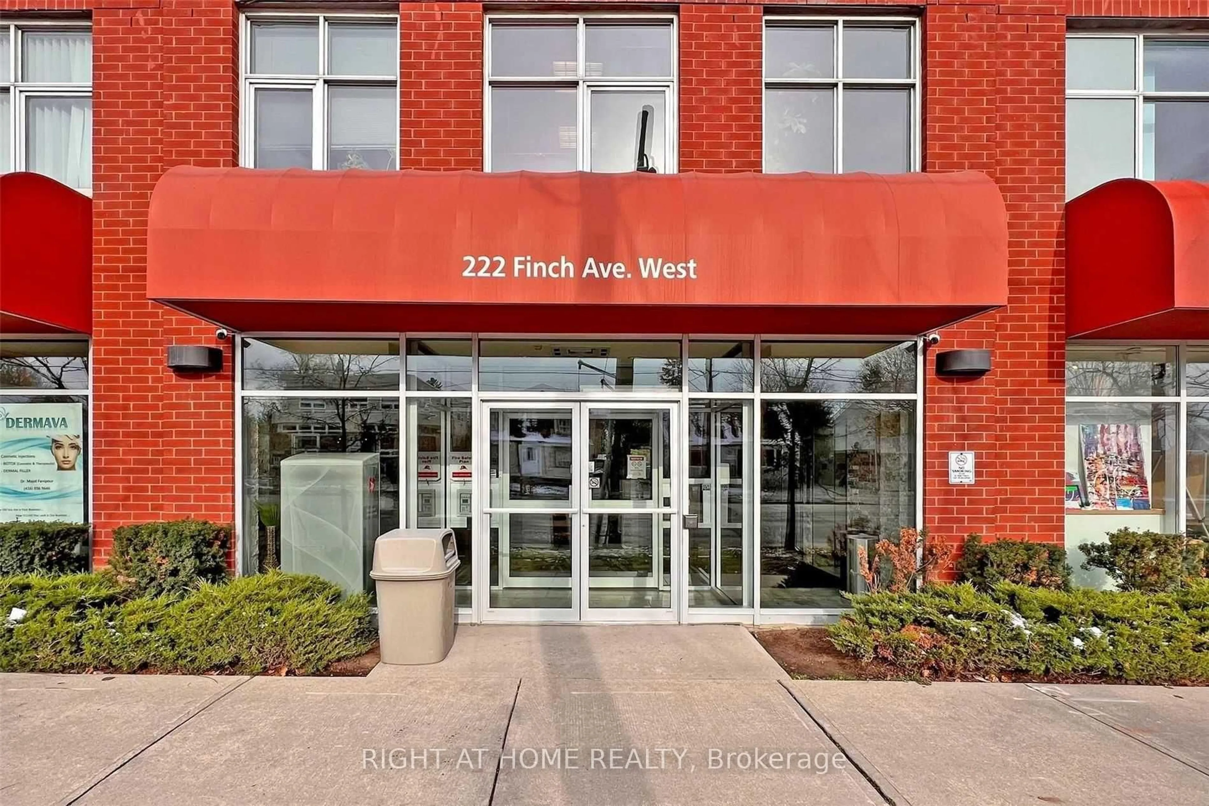 Indoor foyer for 222 Finch Ave #301, Toronto Ontario M2R 1M6