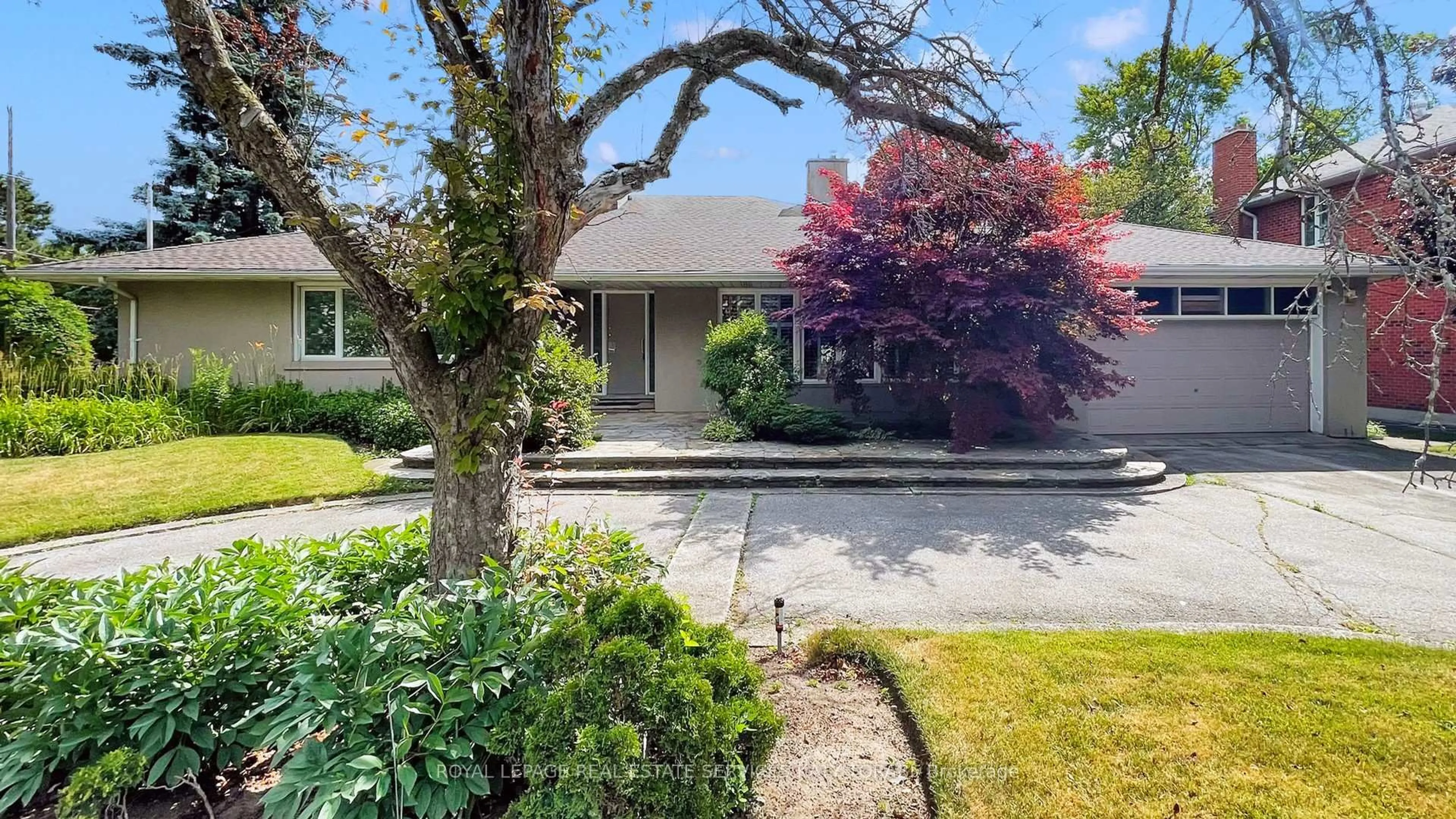 A pic from outside/outdoor area/front of a property/back of a property/a pic from drone, street for 39 Harrison Ave, Toronto Ontario M2L 1V6