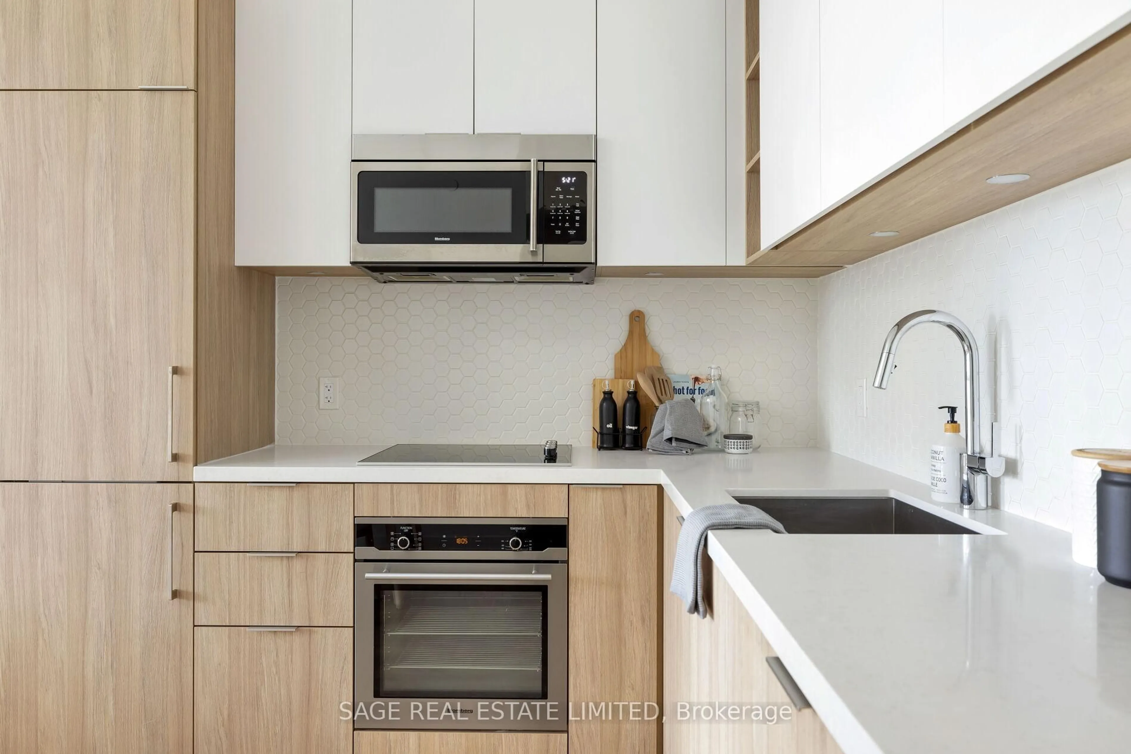 Standard kitchen, wood/laminate floor for 50 Ordnance St #1411, Toronto Ontario M6K 1A2
