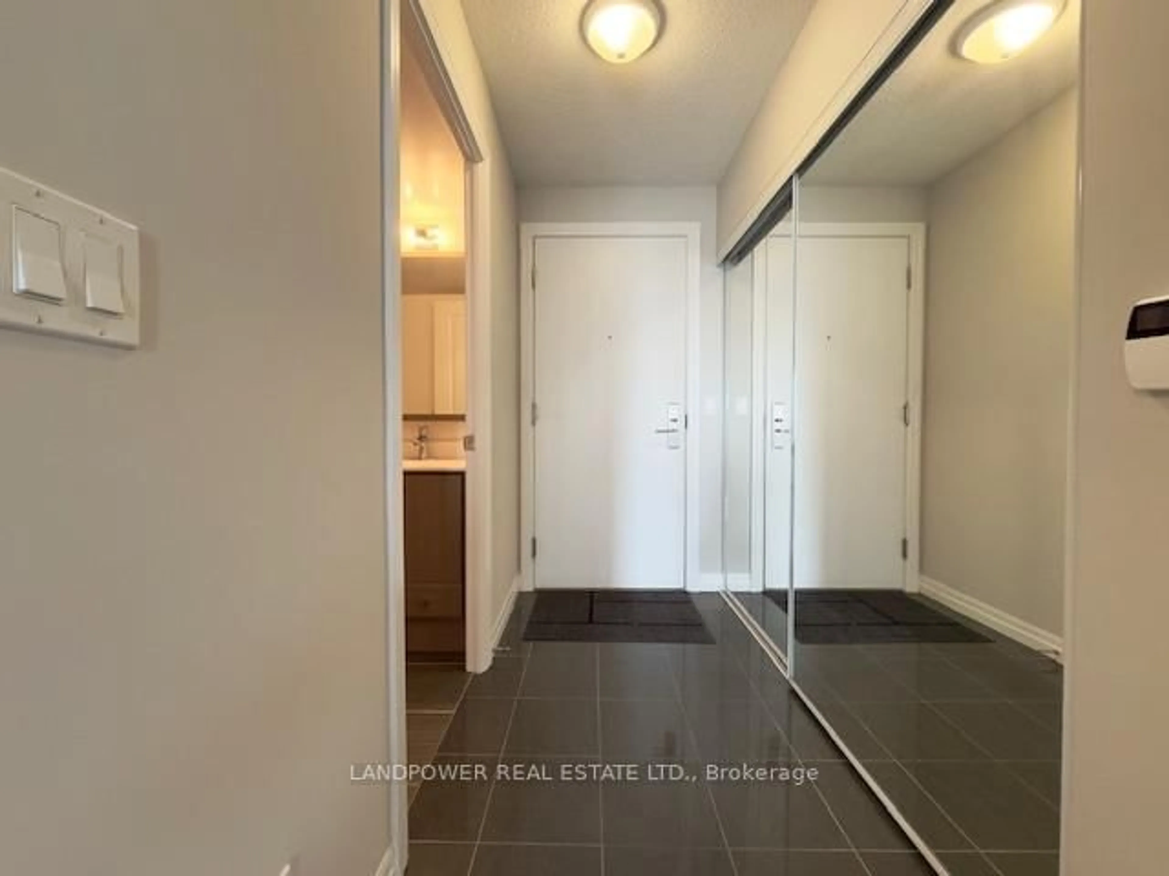 Indoor entryway for 275 Yorkland Rd #507, Toronto Ontario M2J 0B4