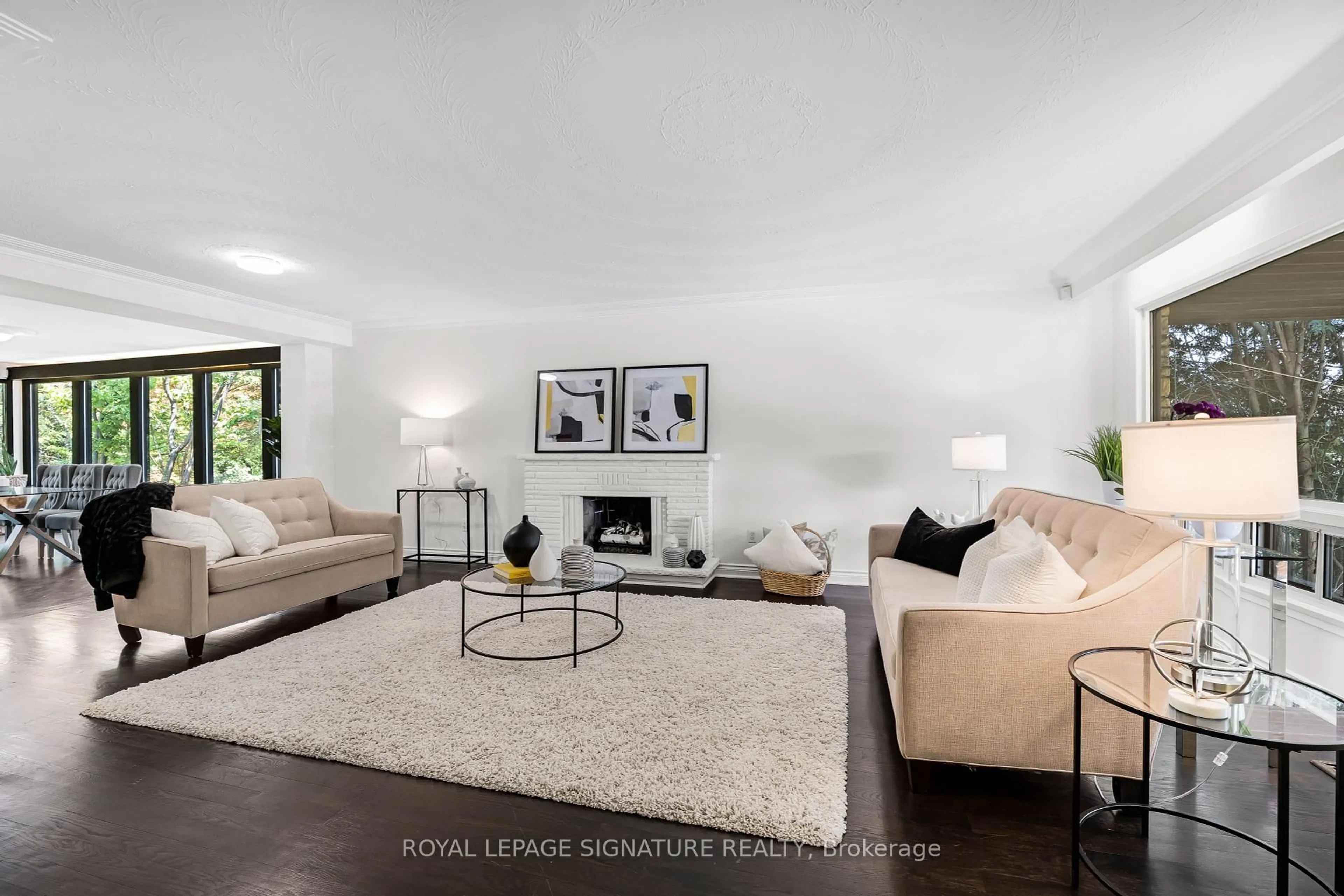Living room with furniture, unknown for 24 Ealing Dr, Toronto Ontario M2L 2R5
