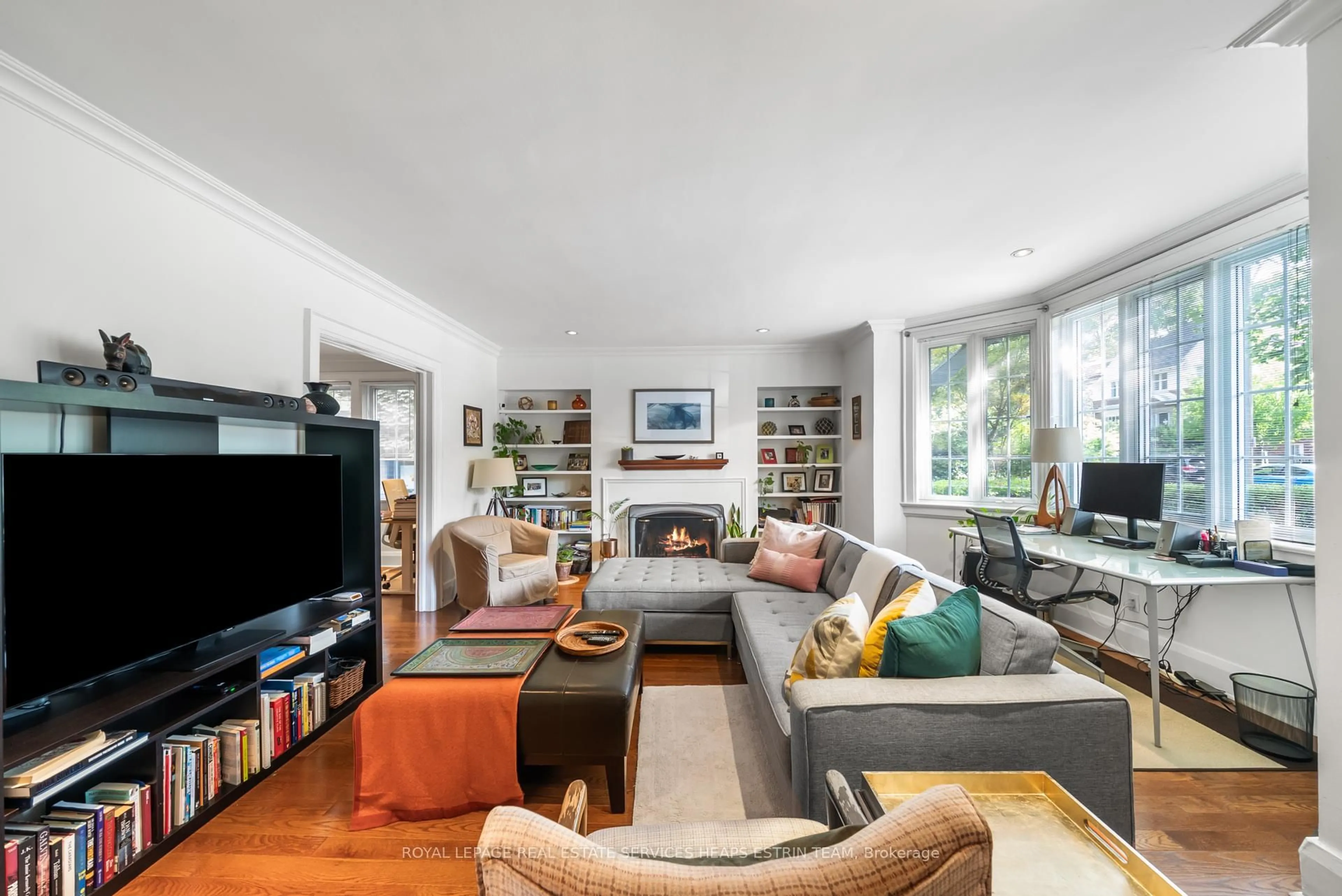 Living room with furniture, unknown for 7 Highbourne Rd, Toronto Ontario M5P 2J1