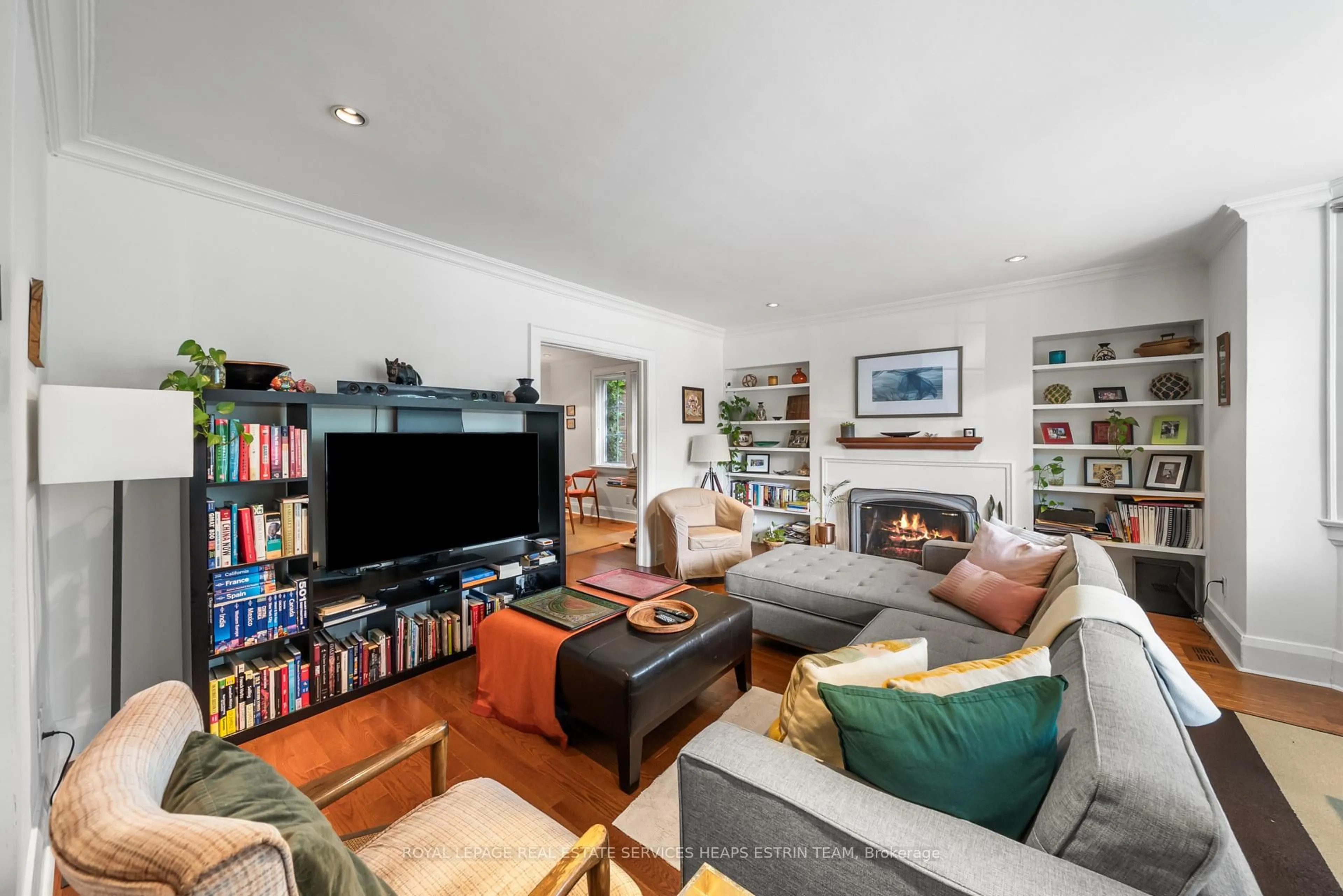 Living room with furniture, unknown for 7 Highbourne Rd, Toronto Ontario M5P 2J1