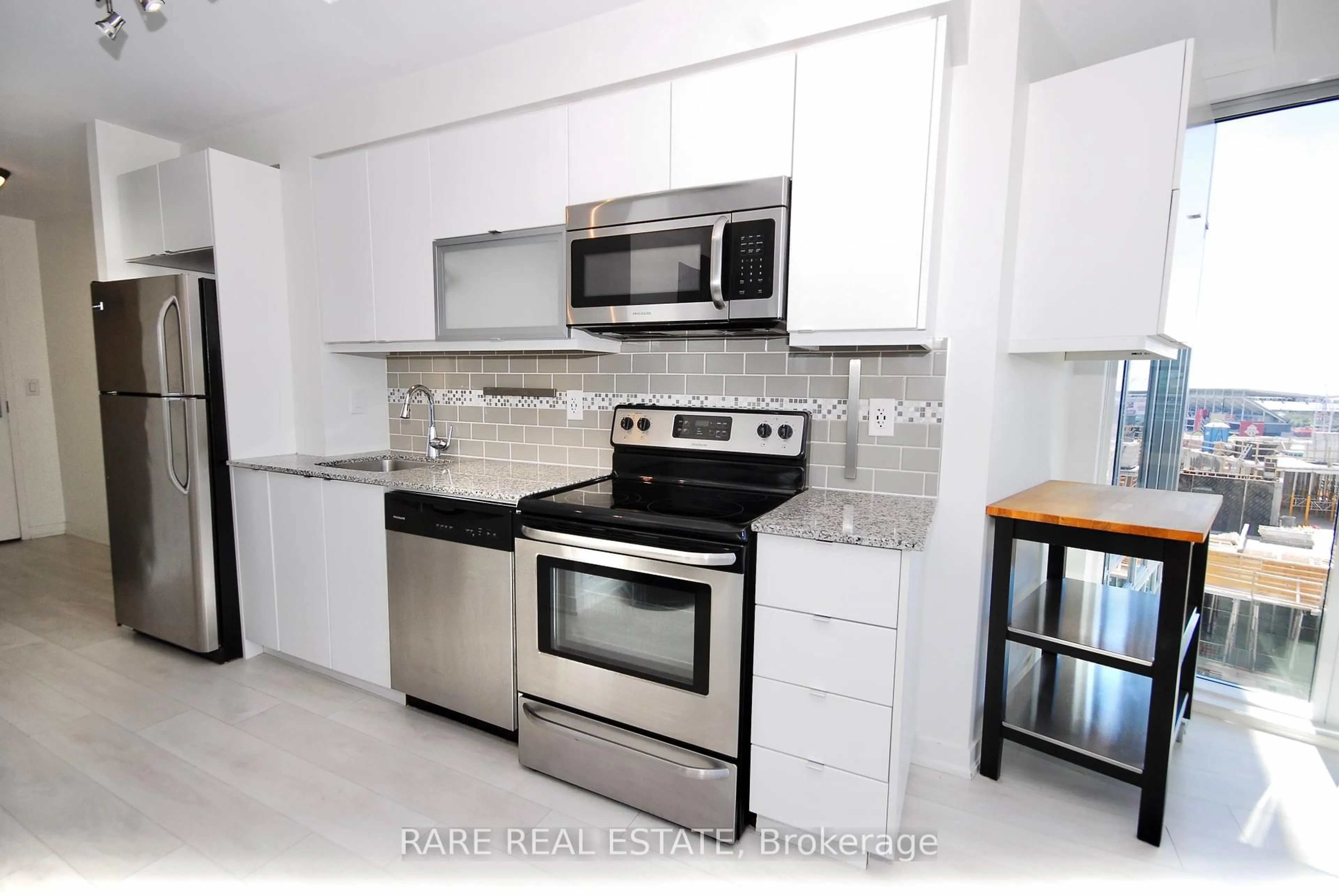 Standard kitchen, unknown for 150 East Liberty St #1112, Toronto Ontario M6K 3R5