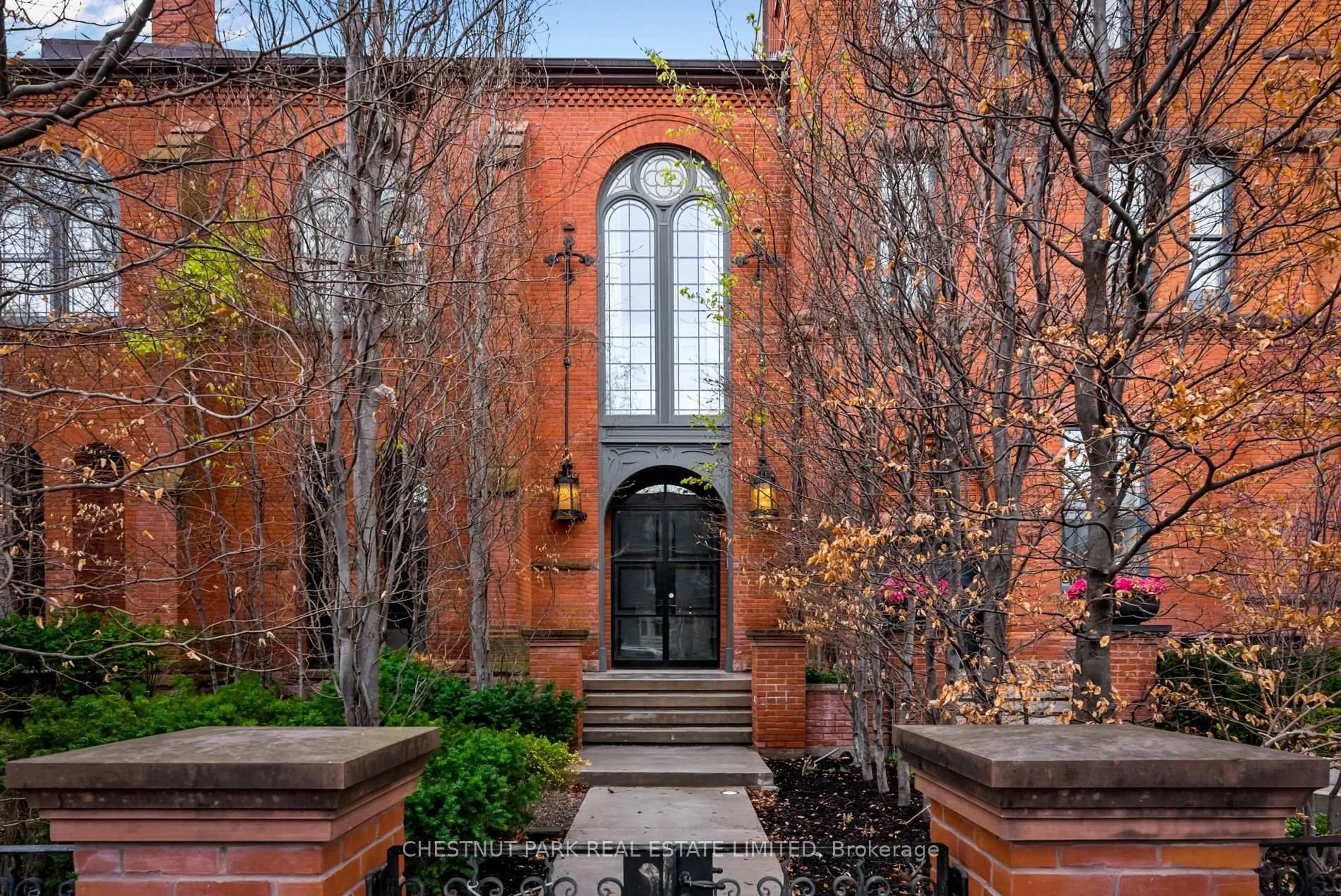 Unknown for 310 Palmerston Blvd, Toronto Ontario M6G 2N5