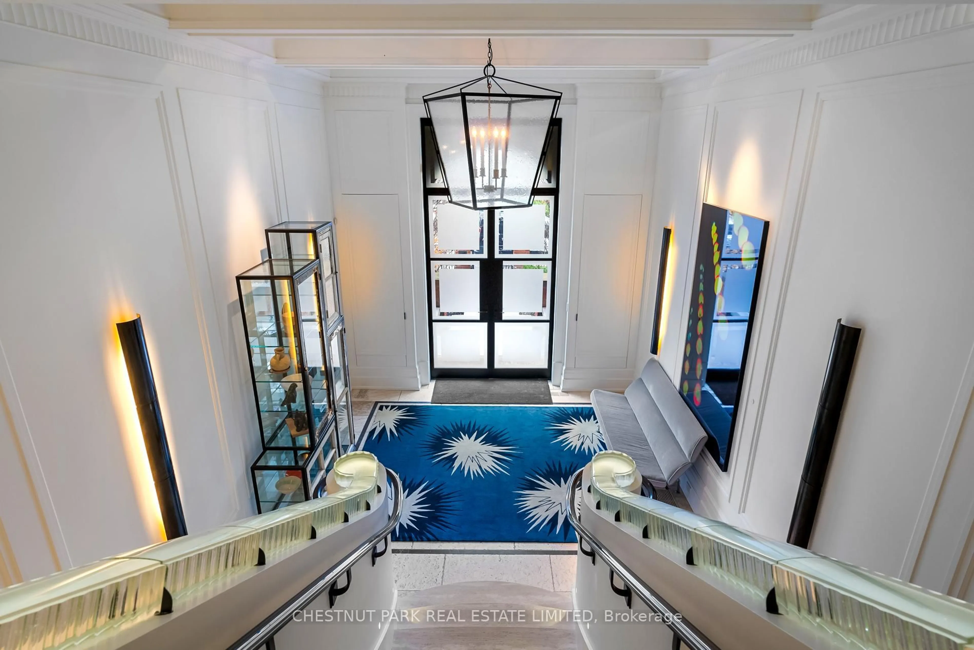 Indoor foyer for 310 Palmerston Blvd, Toronto Ontario M6G 2N5