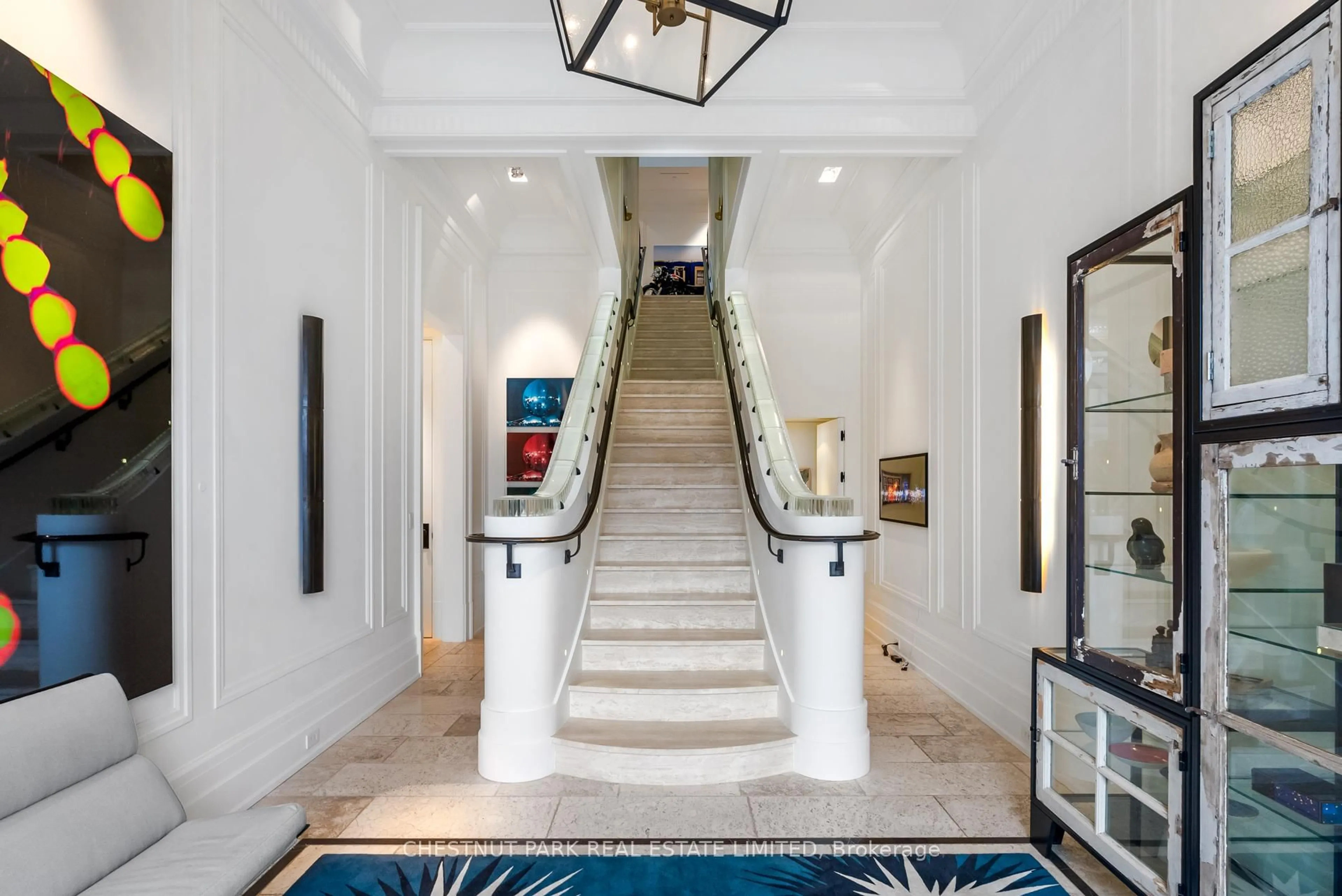 Indoor foyer for 310 Palmerston Blvd, Toronto Ontario M6G 2N5