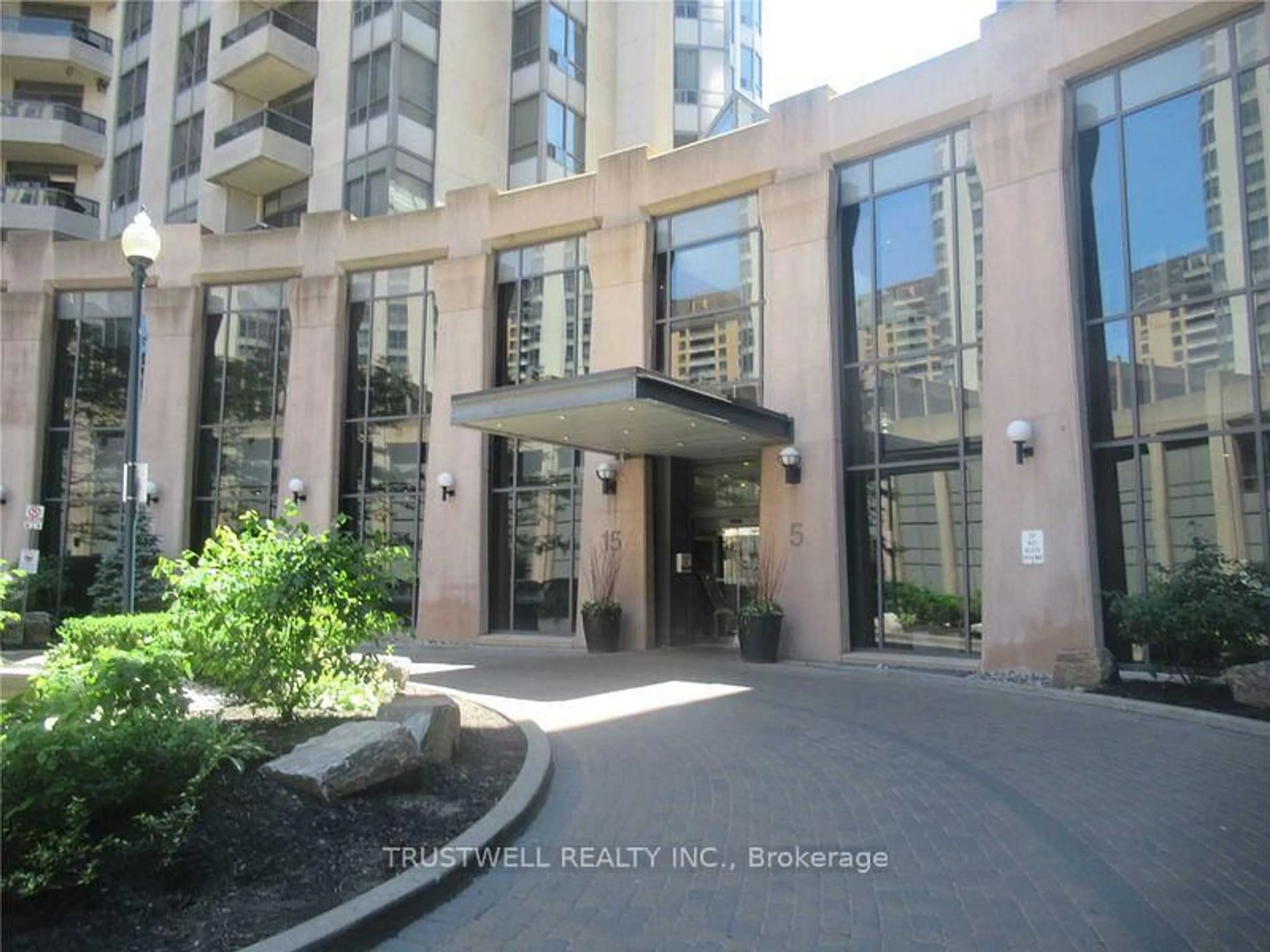 Indoor foyer for 15 Northtown Way #1618, Toronto Ontario M2N 7A2