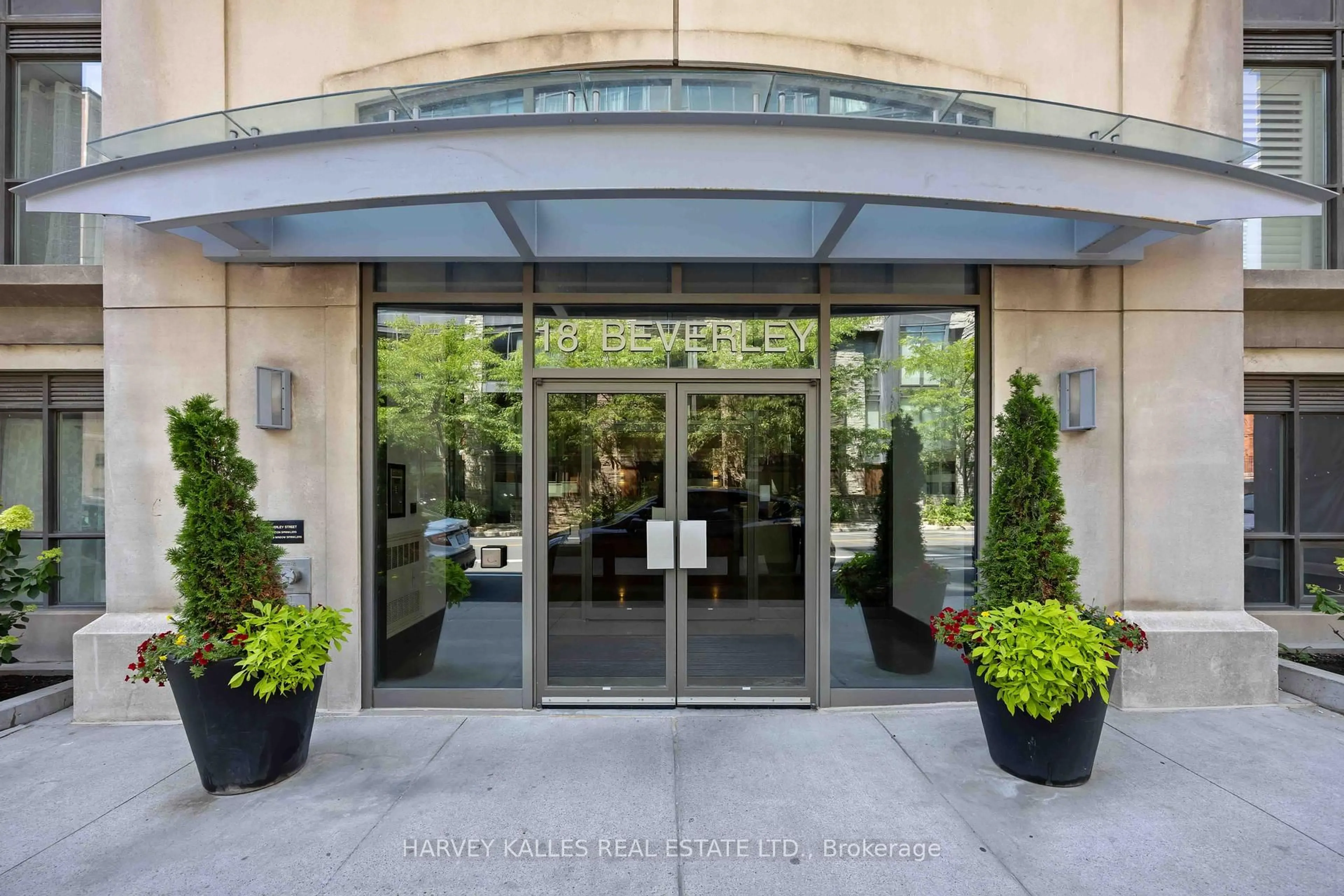 Indoor foyer for 18 Beverley St #416, Toronto Ontario M5T 3L2