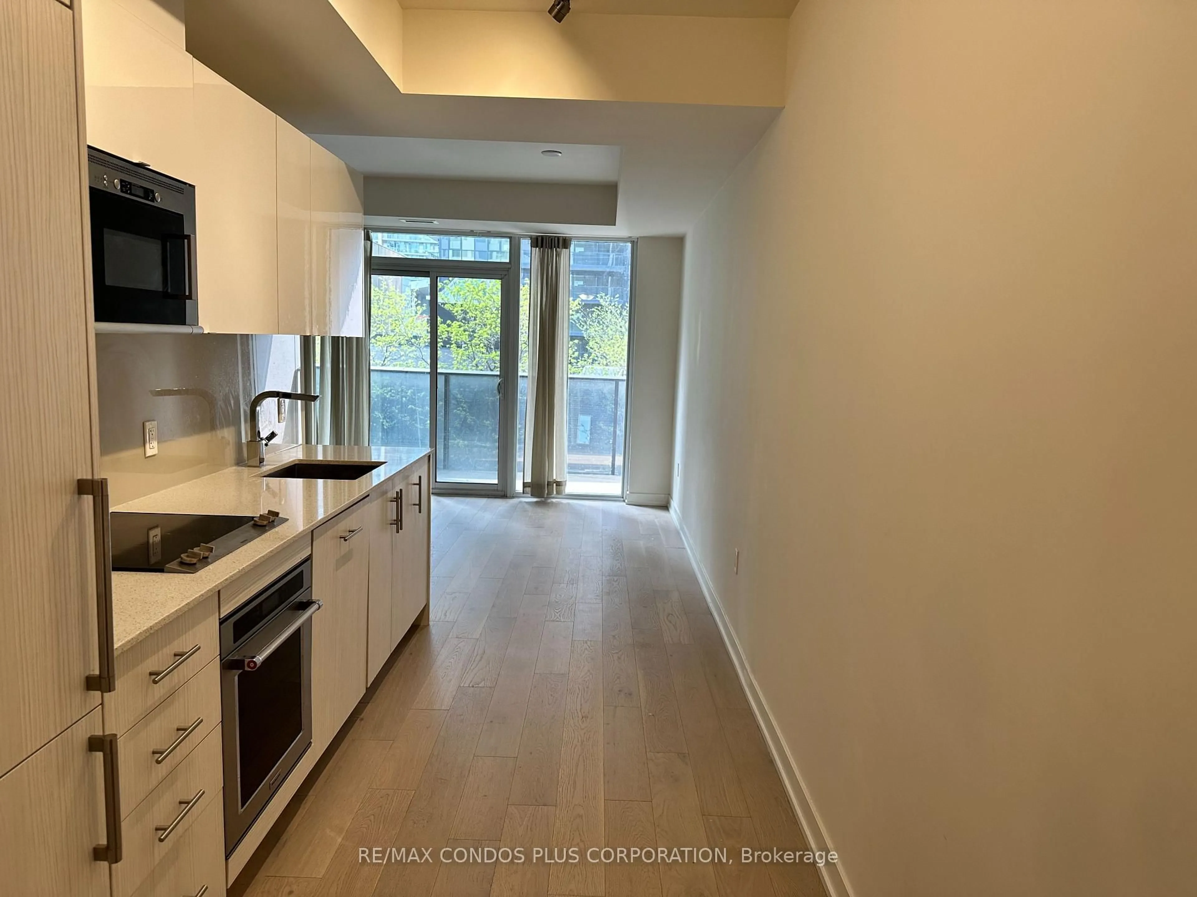 Standard kitchen, unknown for 330 Richmond St #518, Toronto Ontario M5V 1X2