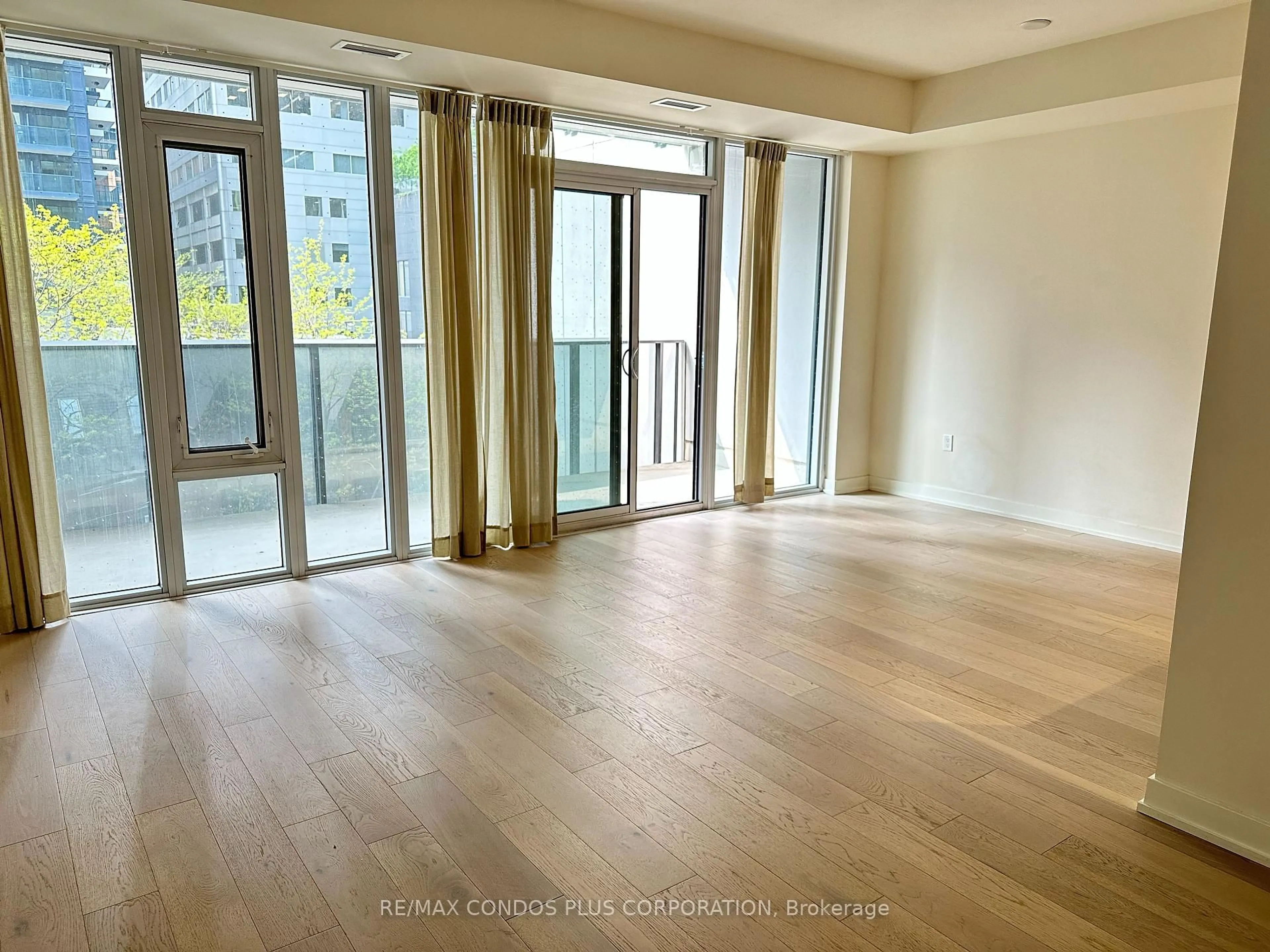 A pic of a room for 330 Richmond St #518, Toronto Ontario M5V 1X2