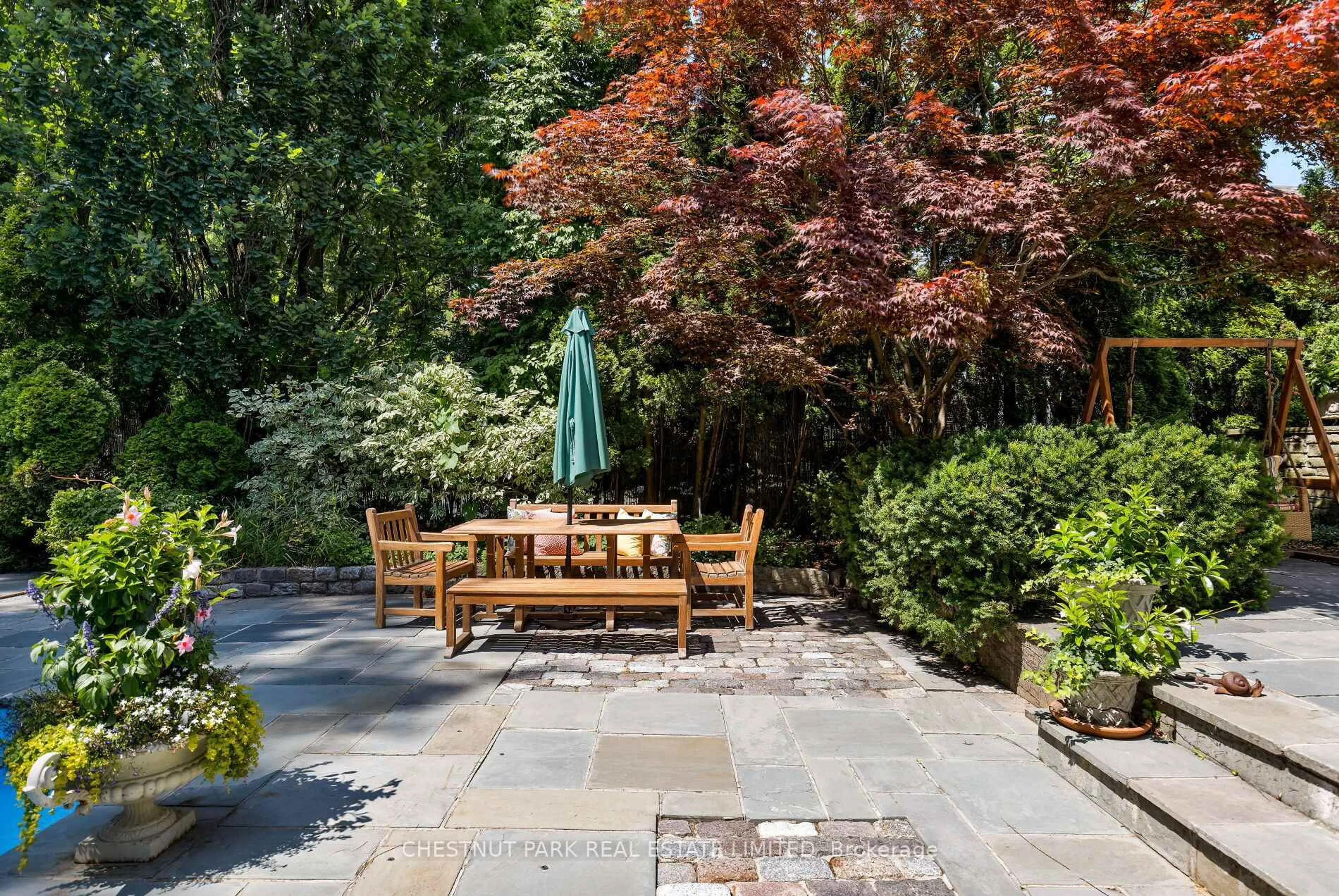 Patio, street for 69 Otter Cres, Toronto Ontario M5N 2W7