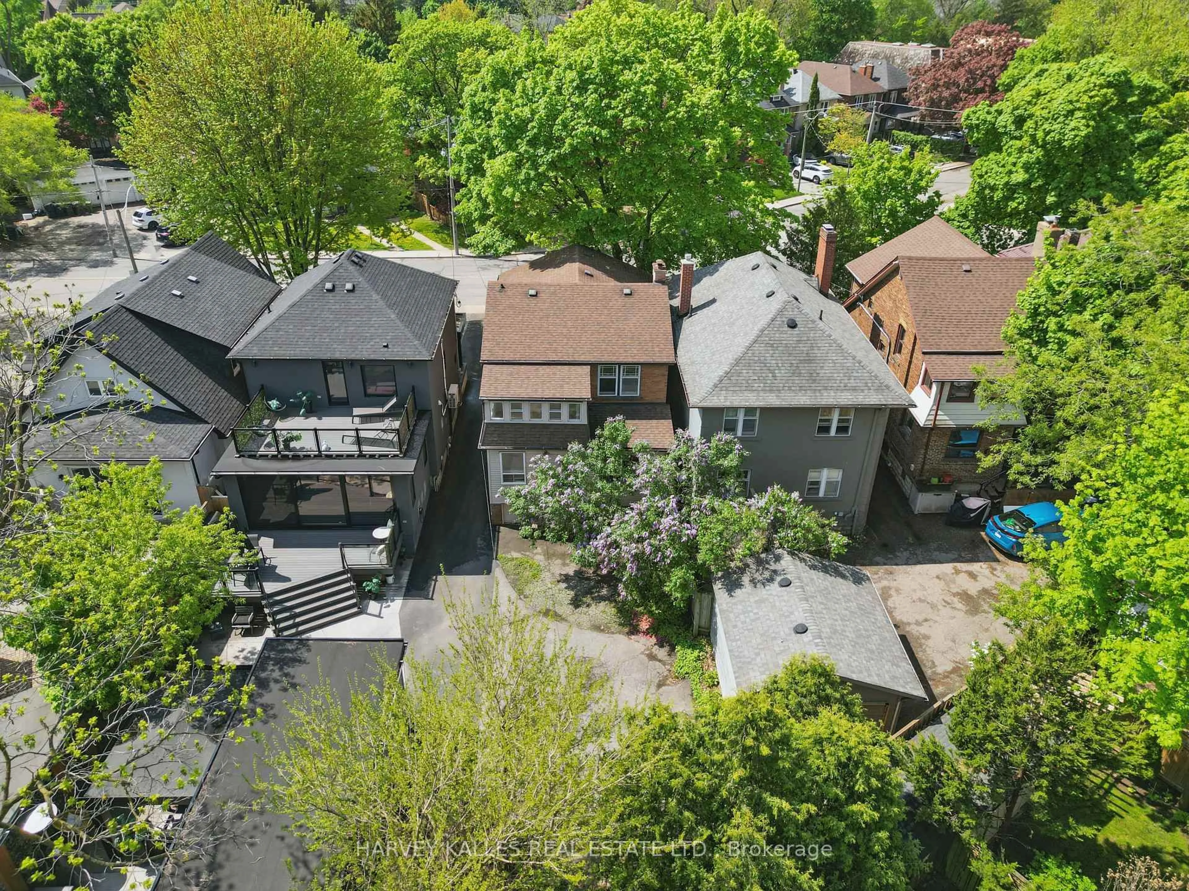 A pic from outside/outdoor area/front of a property/back of a property/a pic from drone, street for 24 Yonge Blvd, Toronto Ontario M5M 3G5