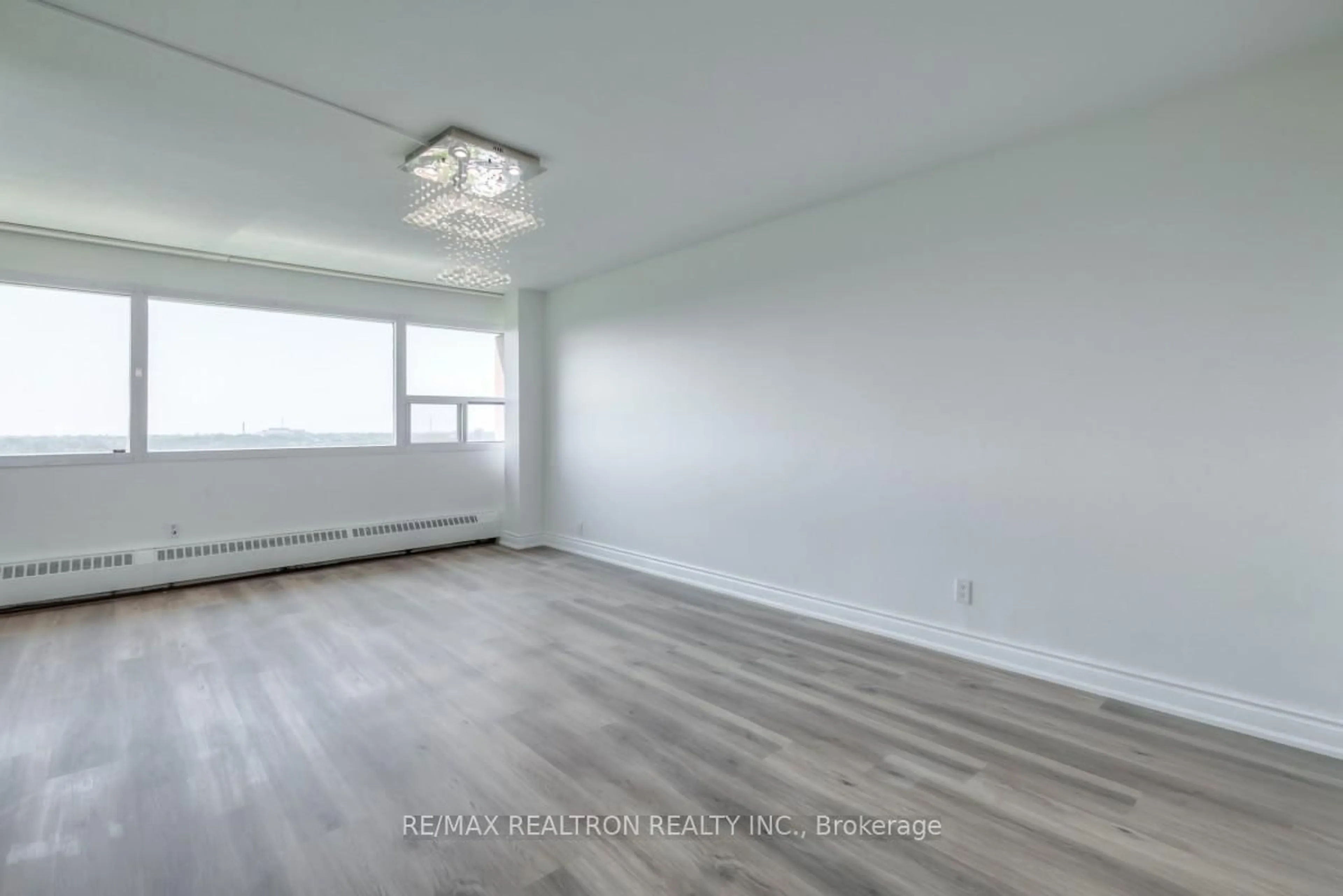 A pic of a room for 100 Leeward Glwy #1904, Toronto Ontario M3C 2Z1