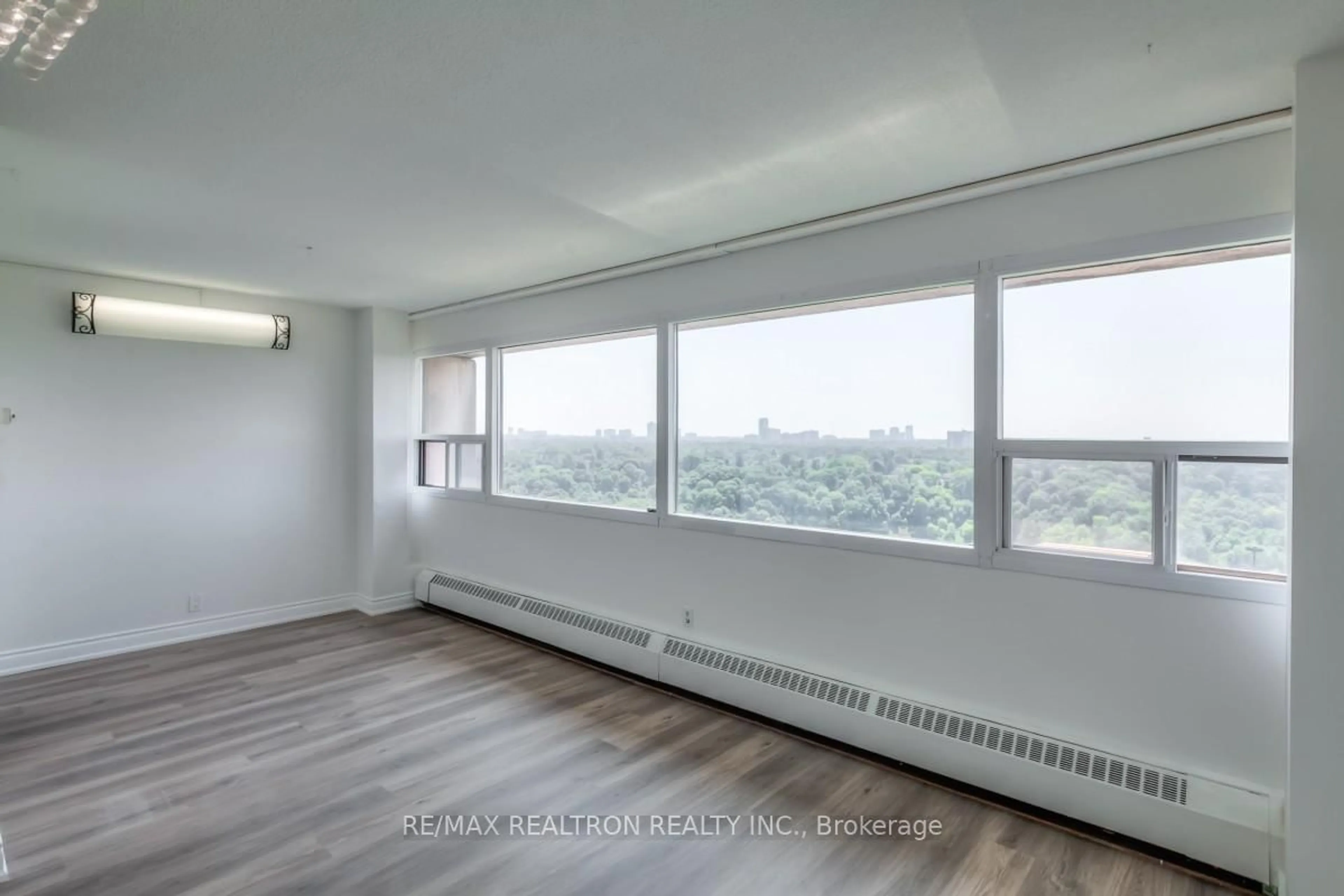 A pic of a room for 100 Leeward Glwy #1904, Toronto Ontario M3C 2Z1