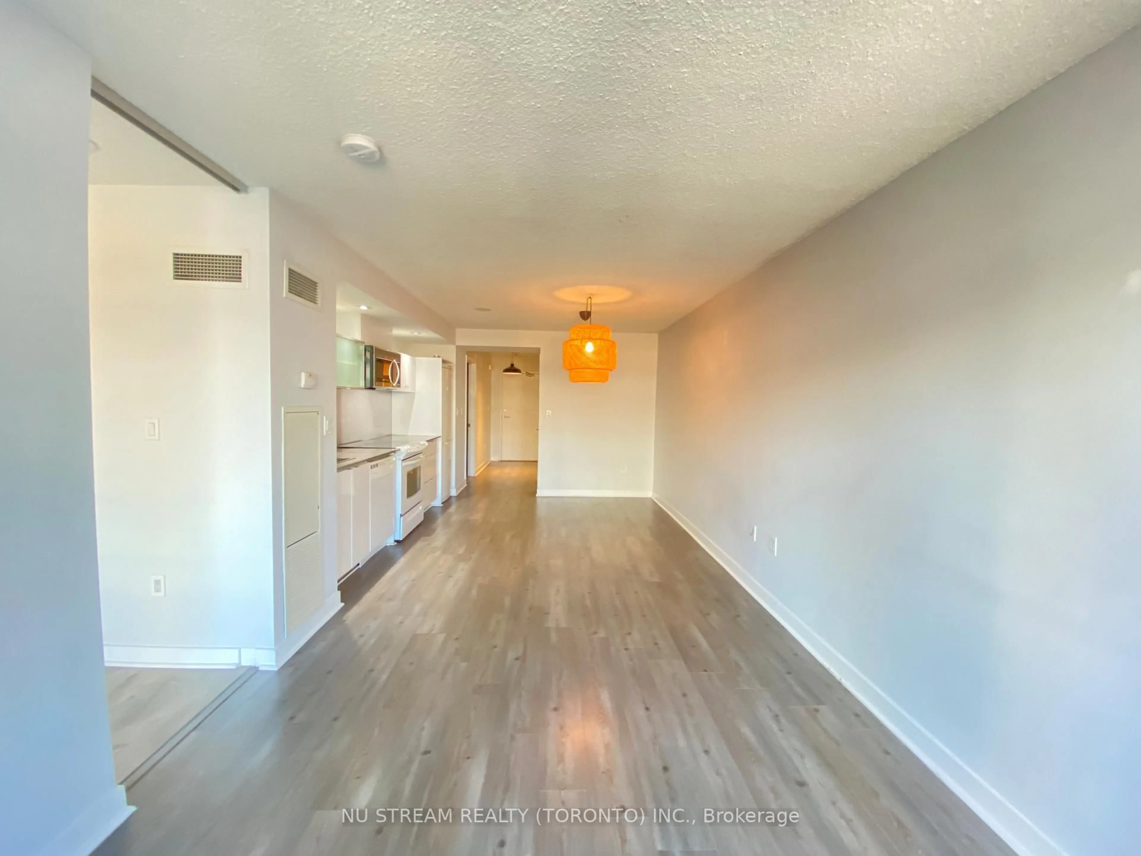 A pic of a room for 4K Spadina Ave #1508, Toronto Ontario M5V 3Y9