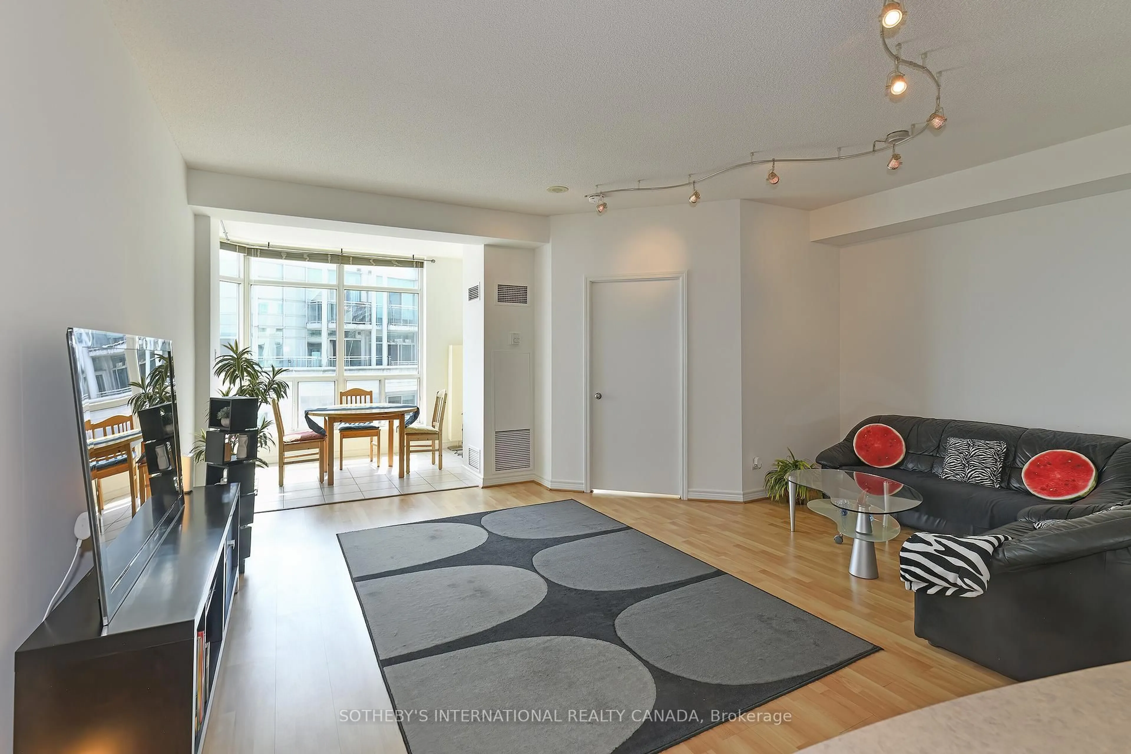 Indoor entryway for 600 Queens Quay #SP10, Toronto Ontario M5V 3M3