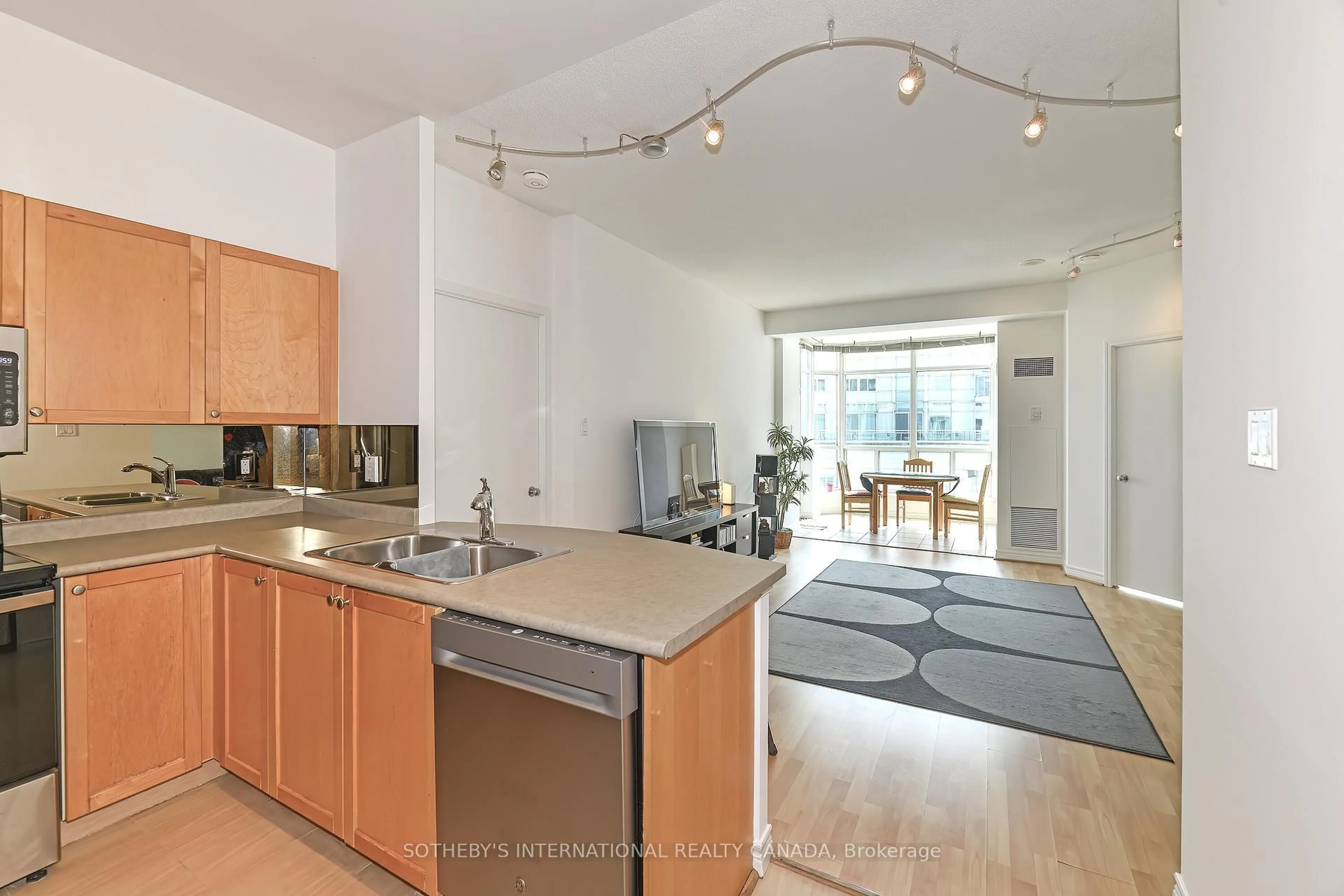 Open concept kitchen, unknown for 600 Queens Quay #SP10, Toronto Ontario M5V 3M3