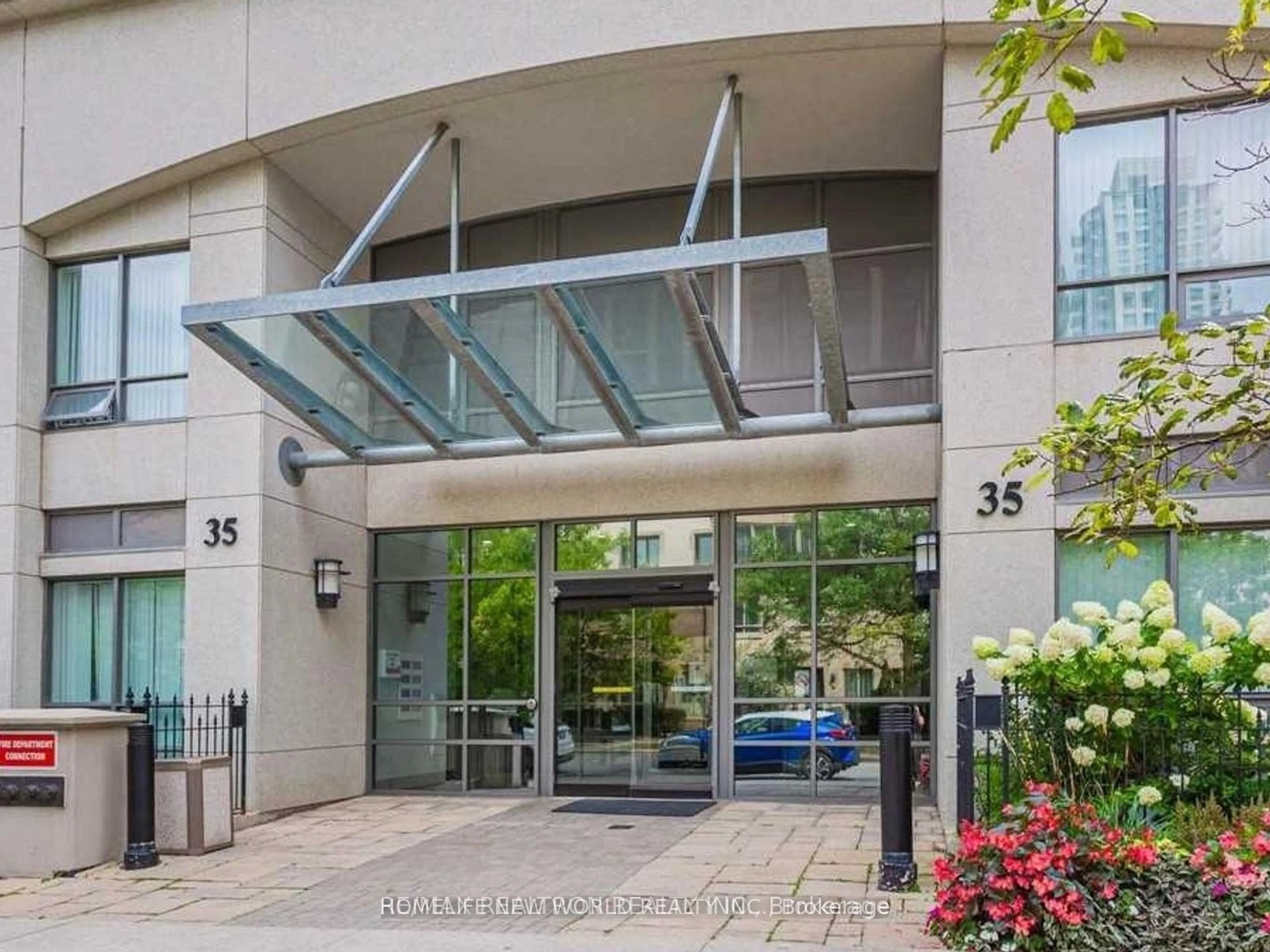 Indoor foyer for 35 Hollywood Ave #619, Toronto Ontario M2N 0A9