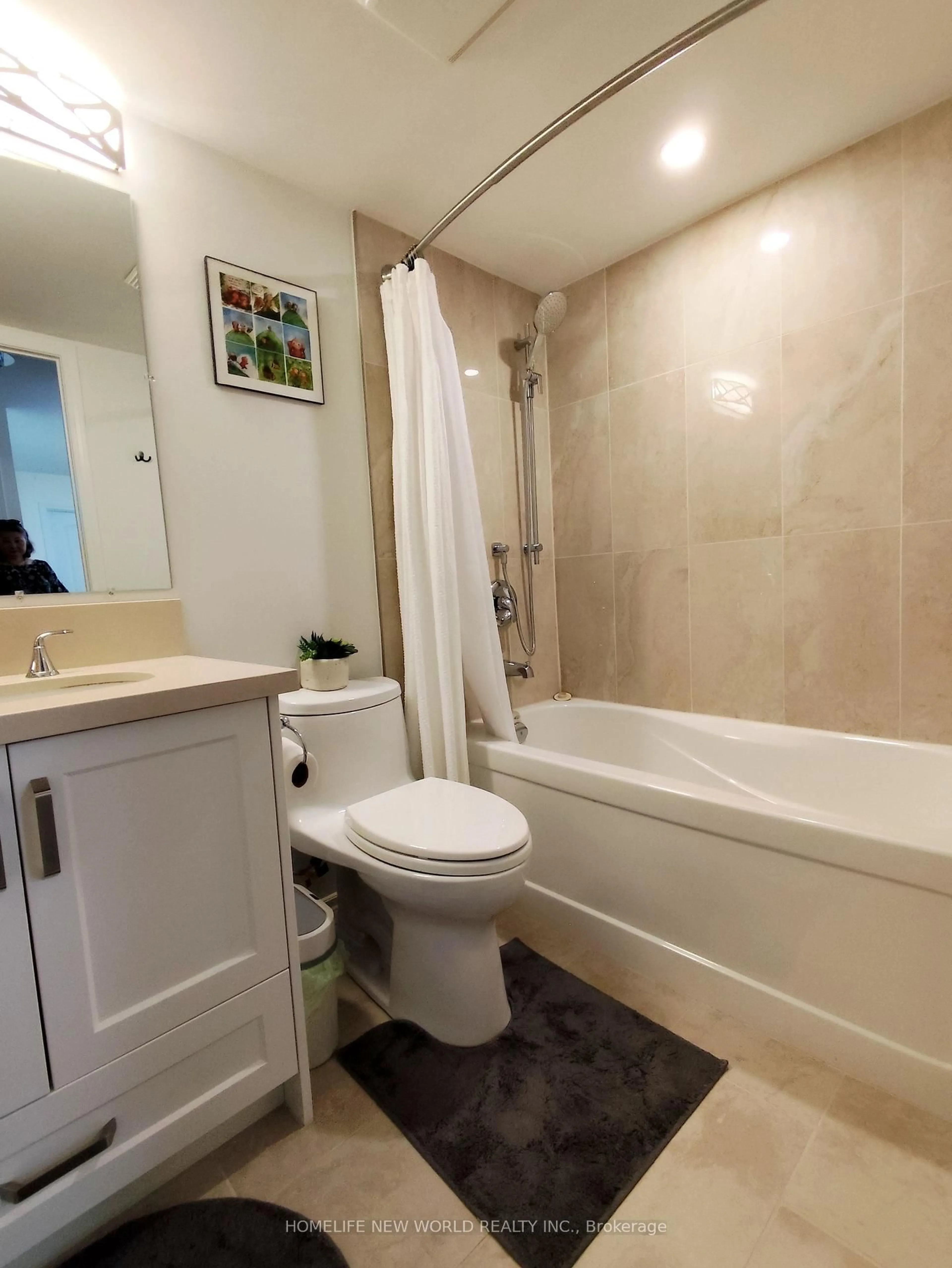 Standard bathroom, ceramic/tile floor for 35 Hollywood Ave #619, Toronto Ontario M2N 0A9
