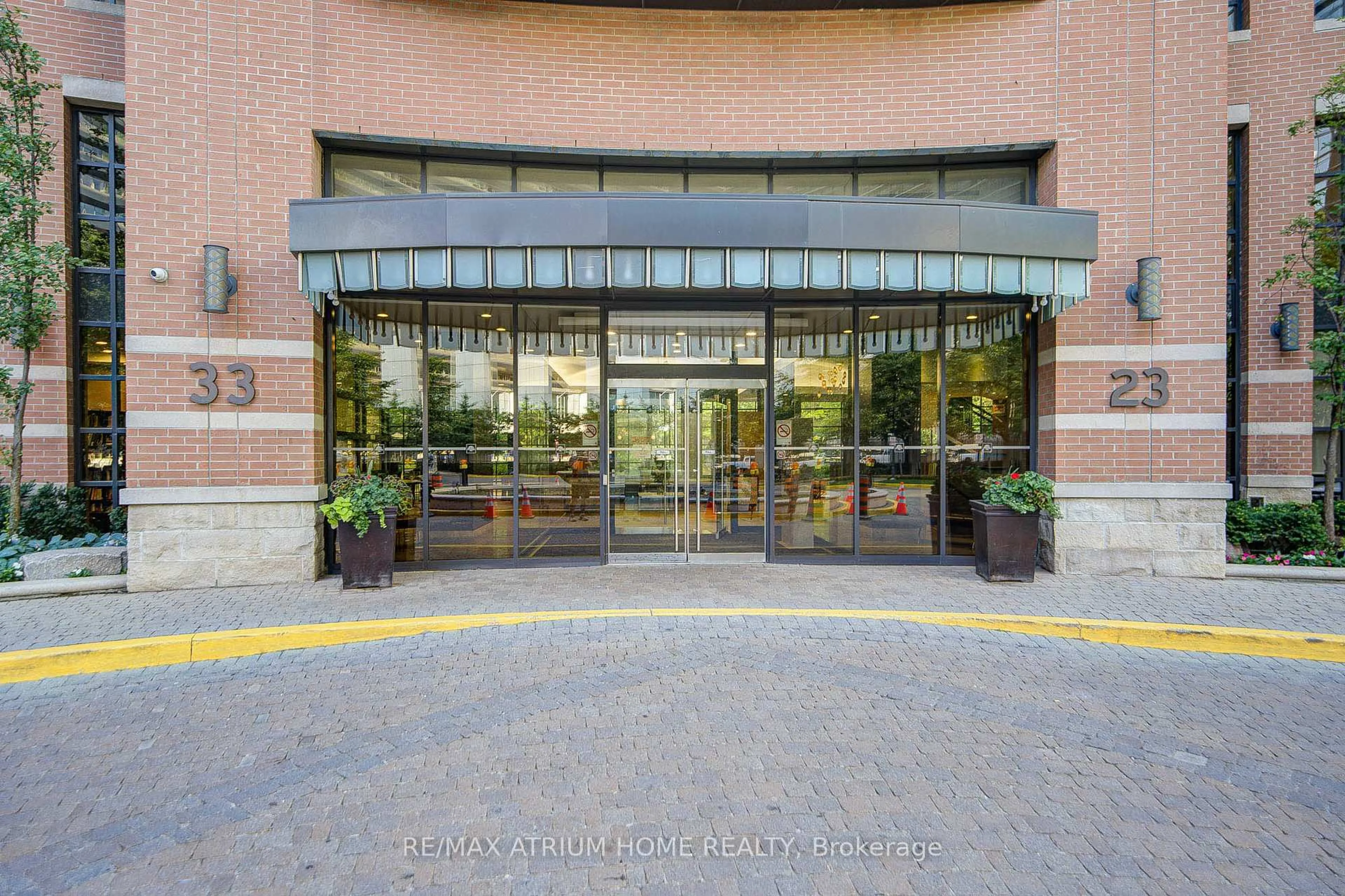 Indoor foyer for 33 Sheppard Ave #1810, Toronto Ontario M2N 7K1