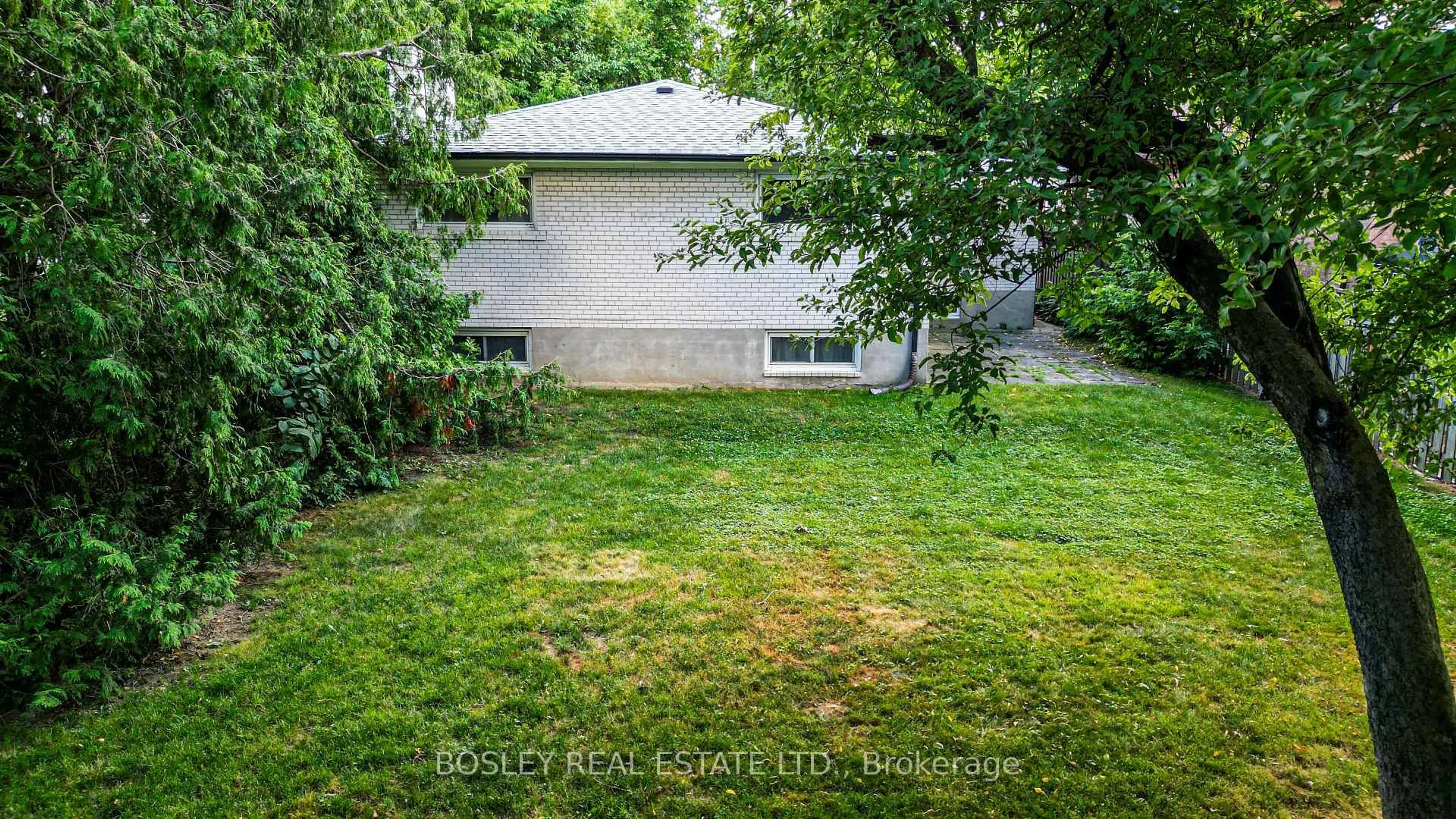 A pic from outside/outdoor area/front of a property/back of a property/a pic from drone, unknown for 127 Highgate Ave, Toronto Ontario M2N 5G5