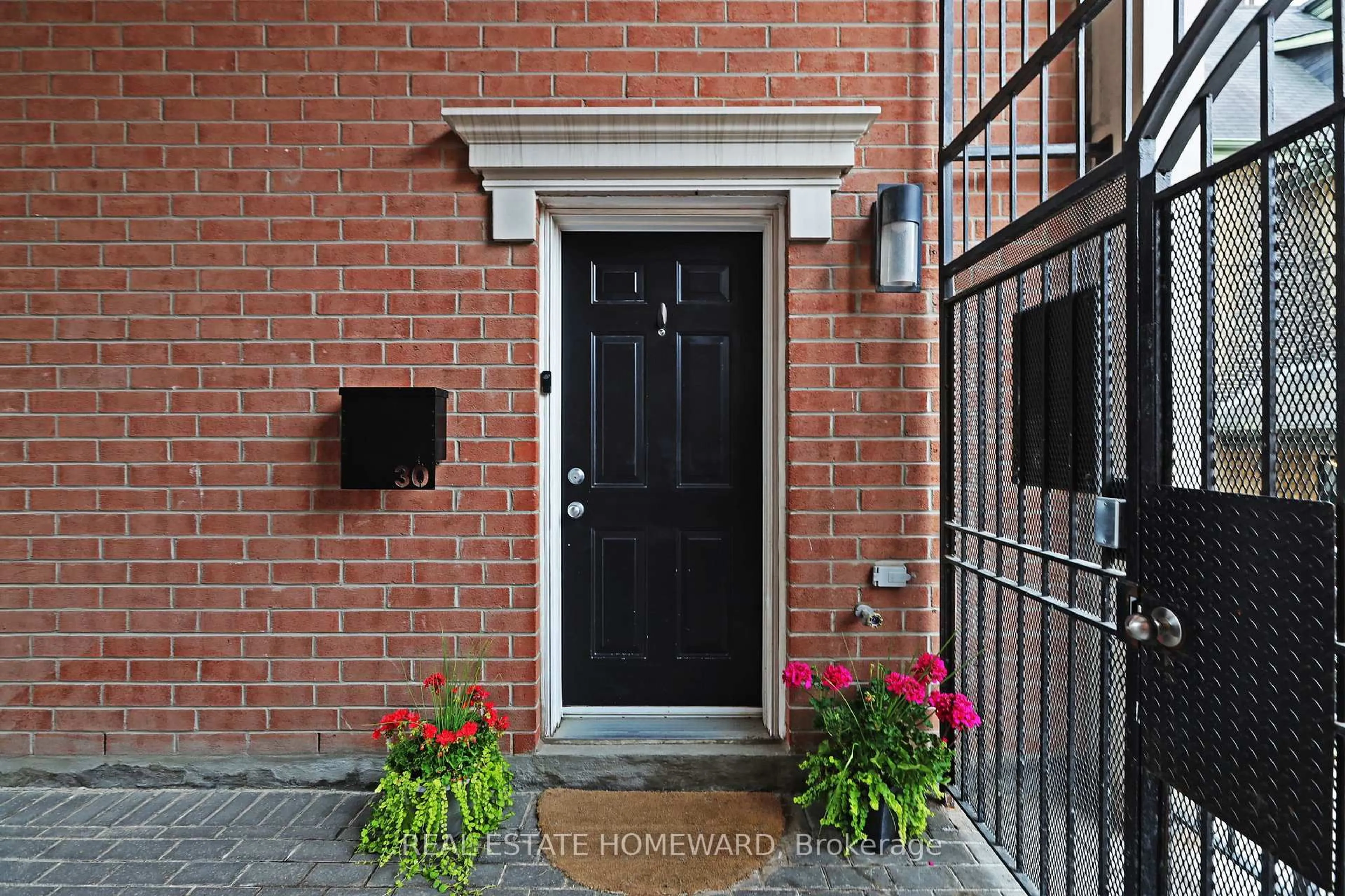 Indoor entryway for 6 Wellesley Pl #30, Toronto Ontario M4Y 3E1