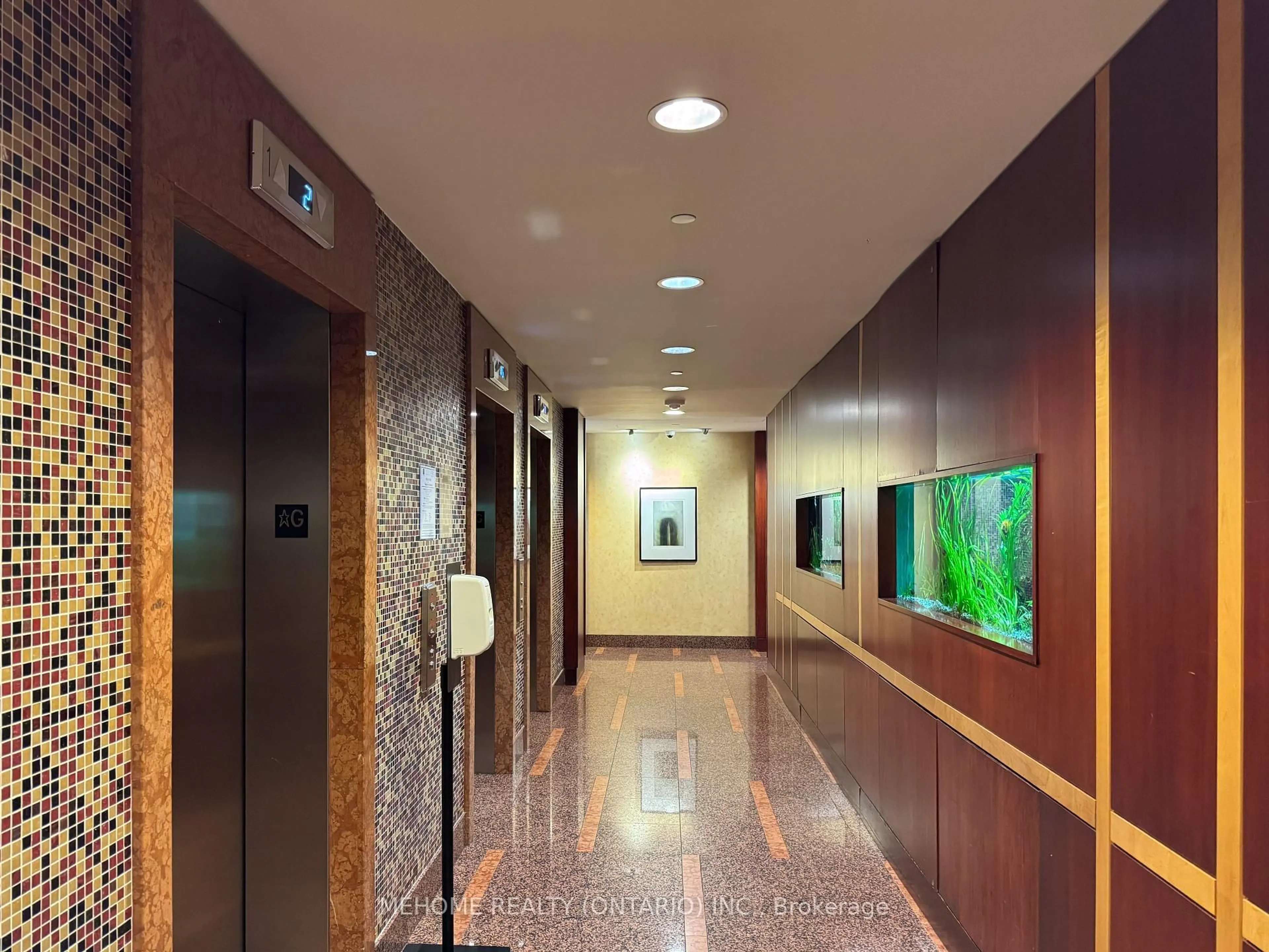 Indoor foyer for 21 Hillcrest Ave #1804, Toronto Ontario M2N 3N4