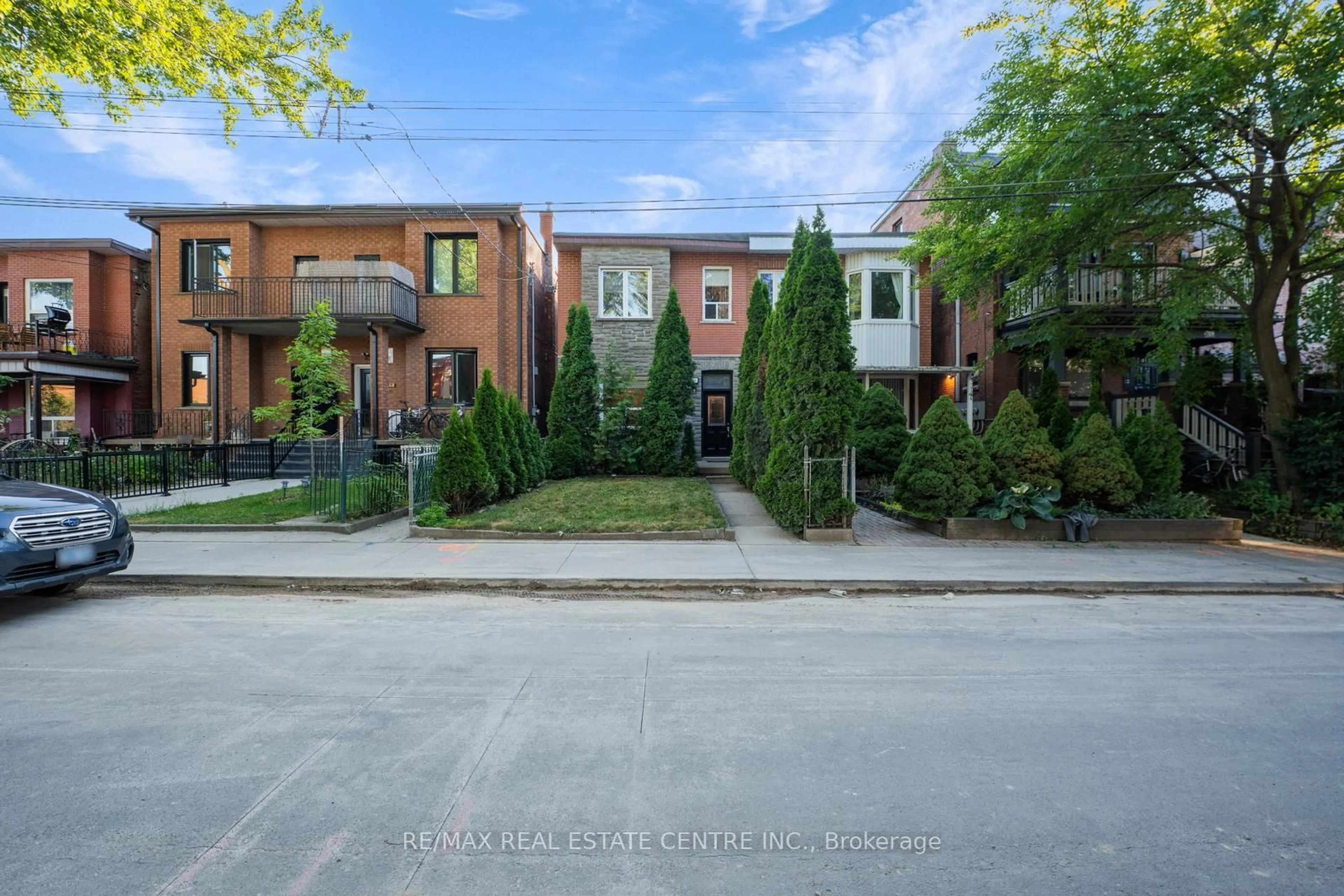 Home with brick exterior material, street for 270 Clinton St, Toronto Ontario M6G 2Y6