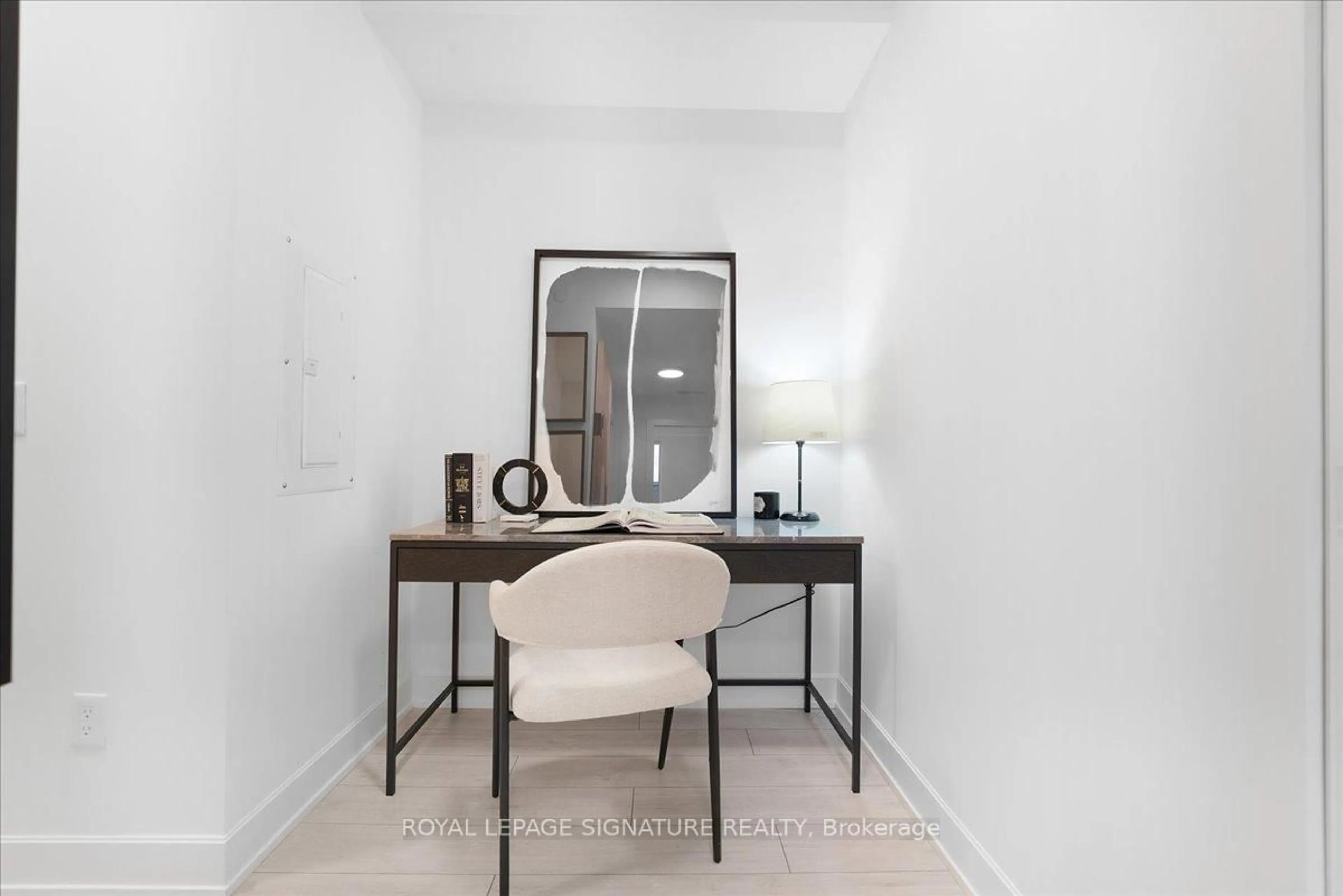 A pic of a room for 15 Mercer St #1308, Toronto Ontario M5V 1H2