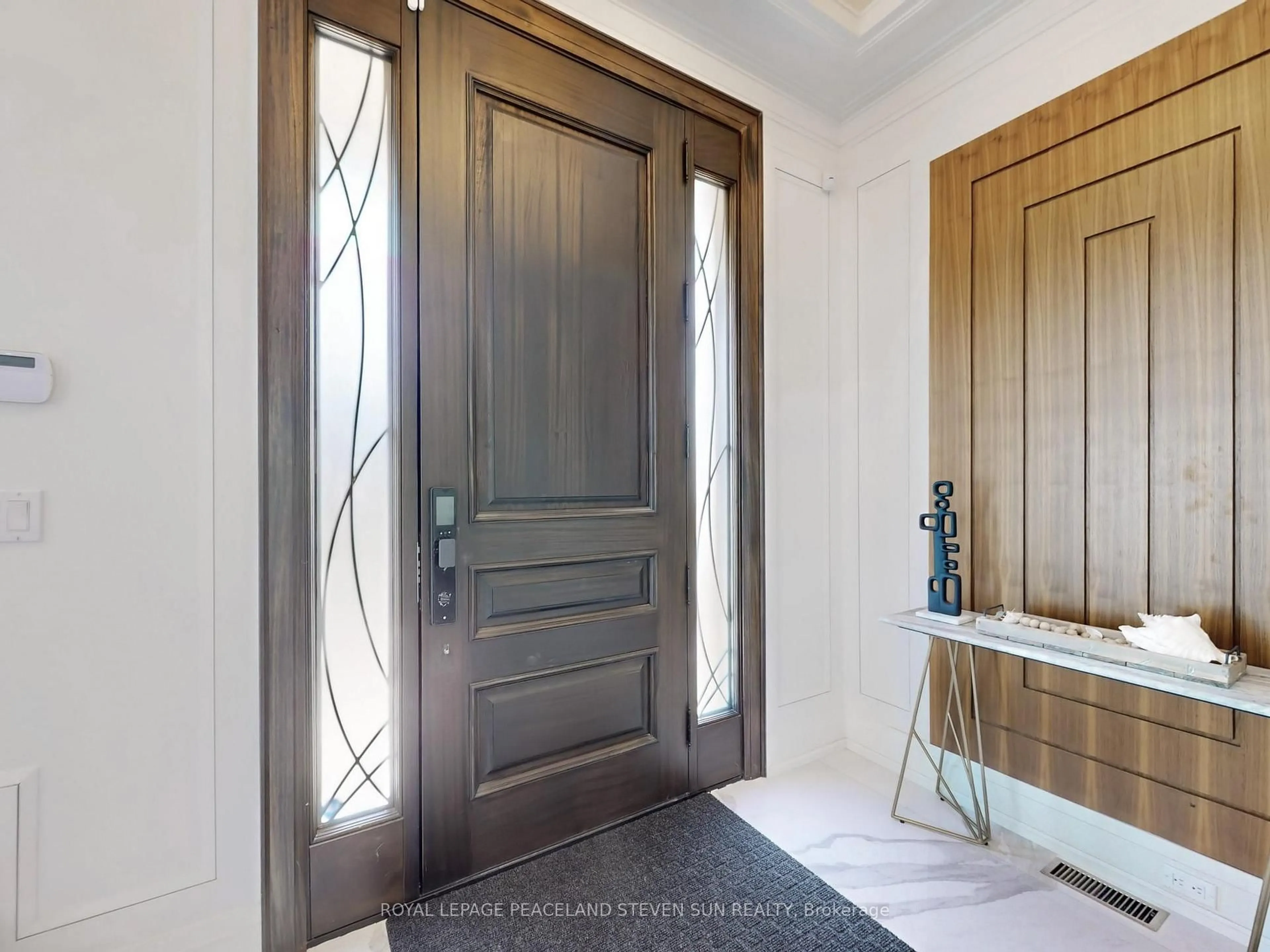 Indoor entryway for 168 Highgate Ave, Toronto Ontario M2N 5H1