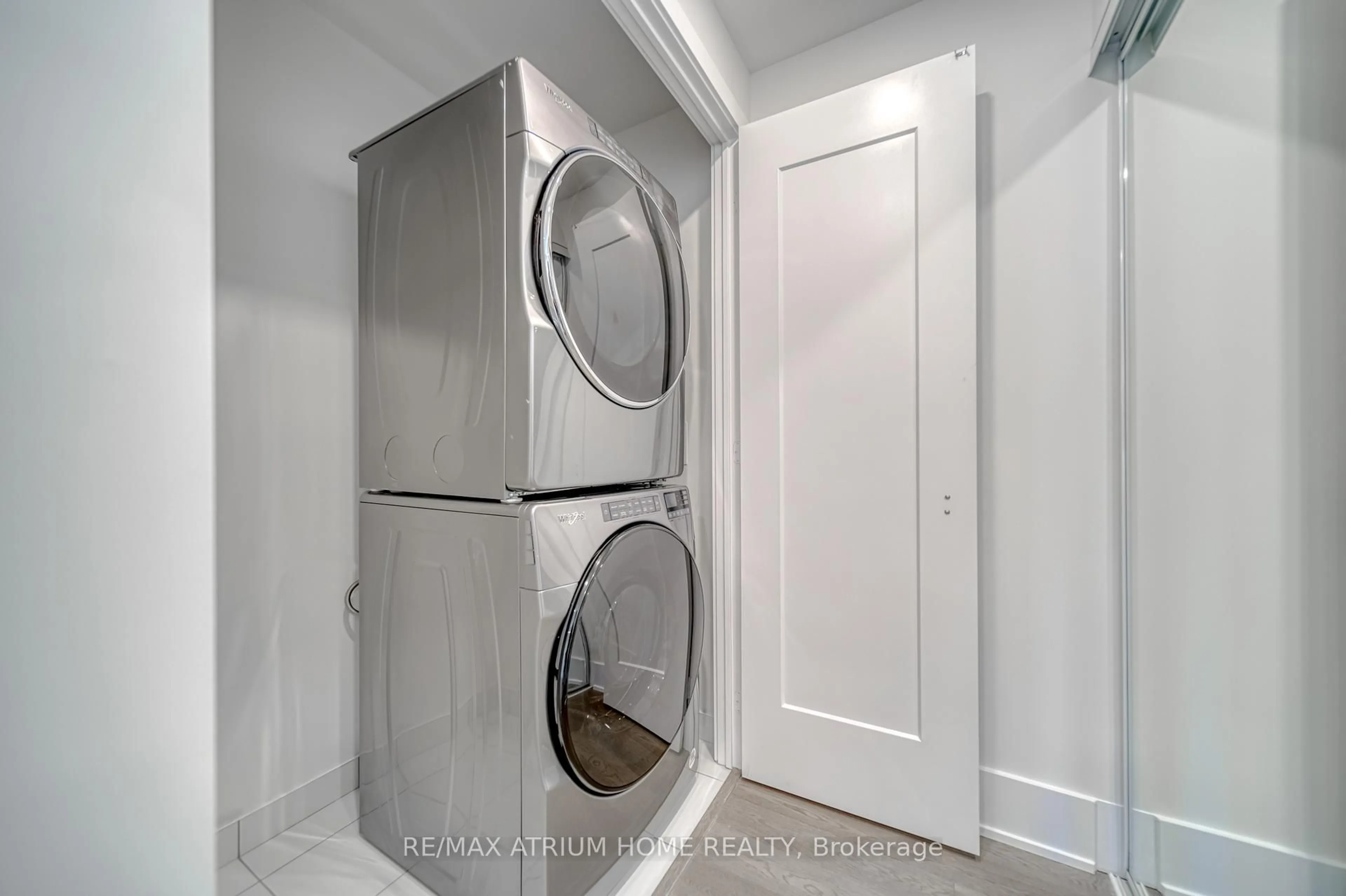 Laundry room for 28 Freeland St #5302, Toronto Ontario M5E 0E3