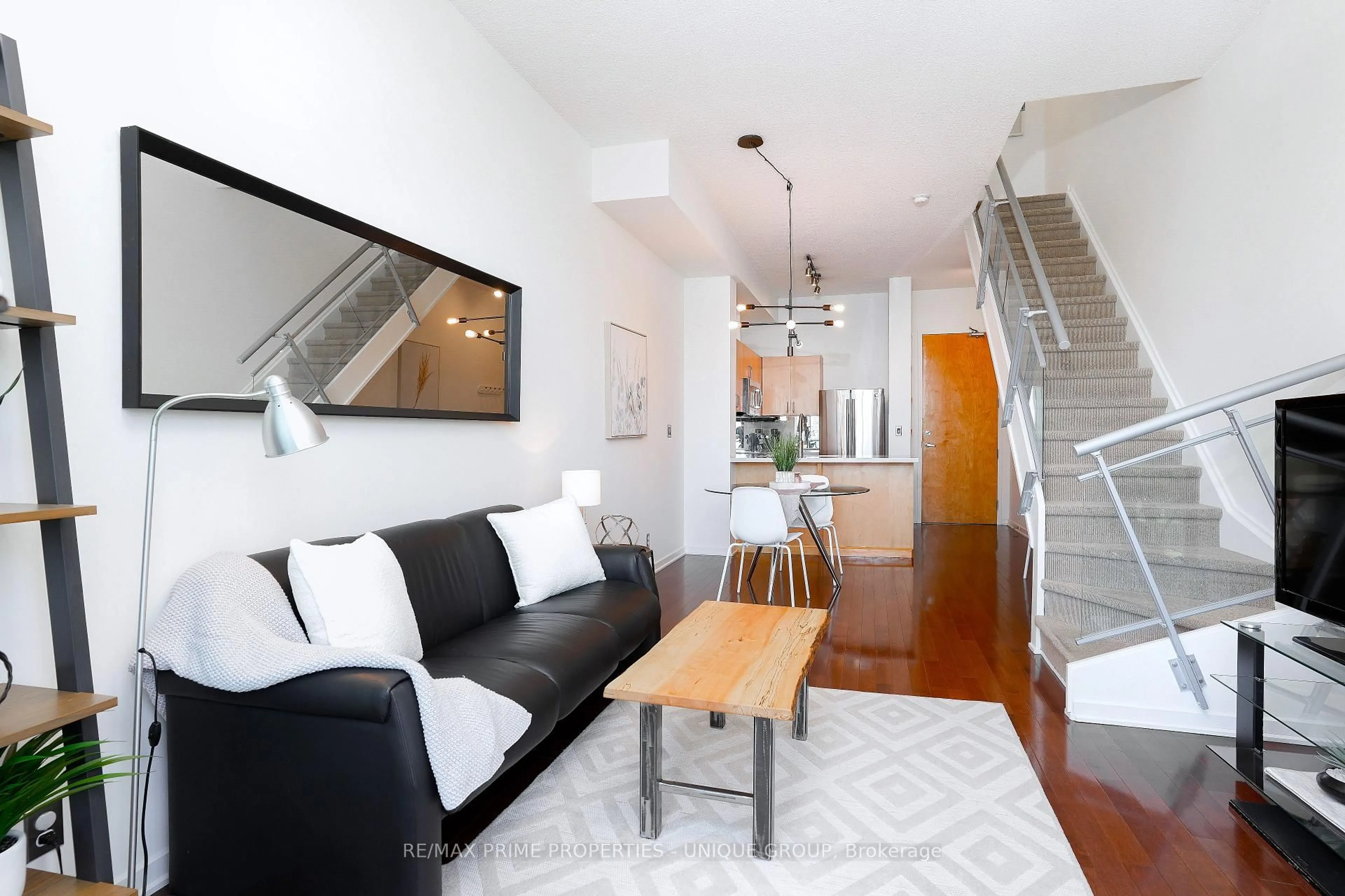Living room with furniture, unknown for 388 Richmond St #923, Toronto Ontario M5V 3P1