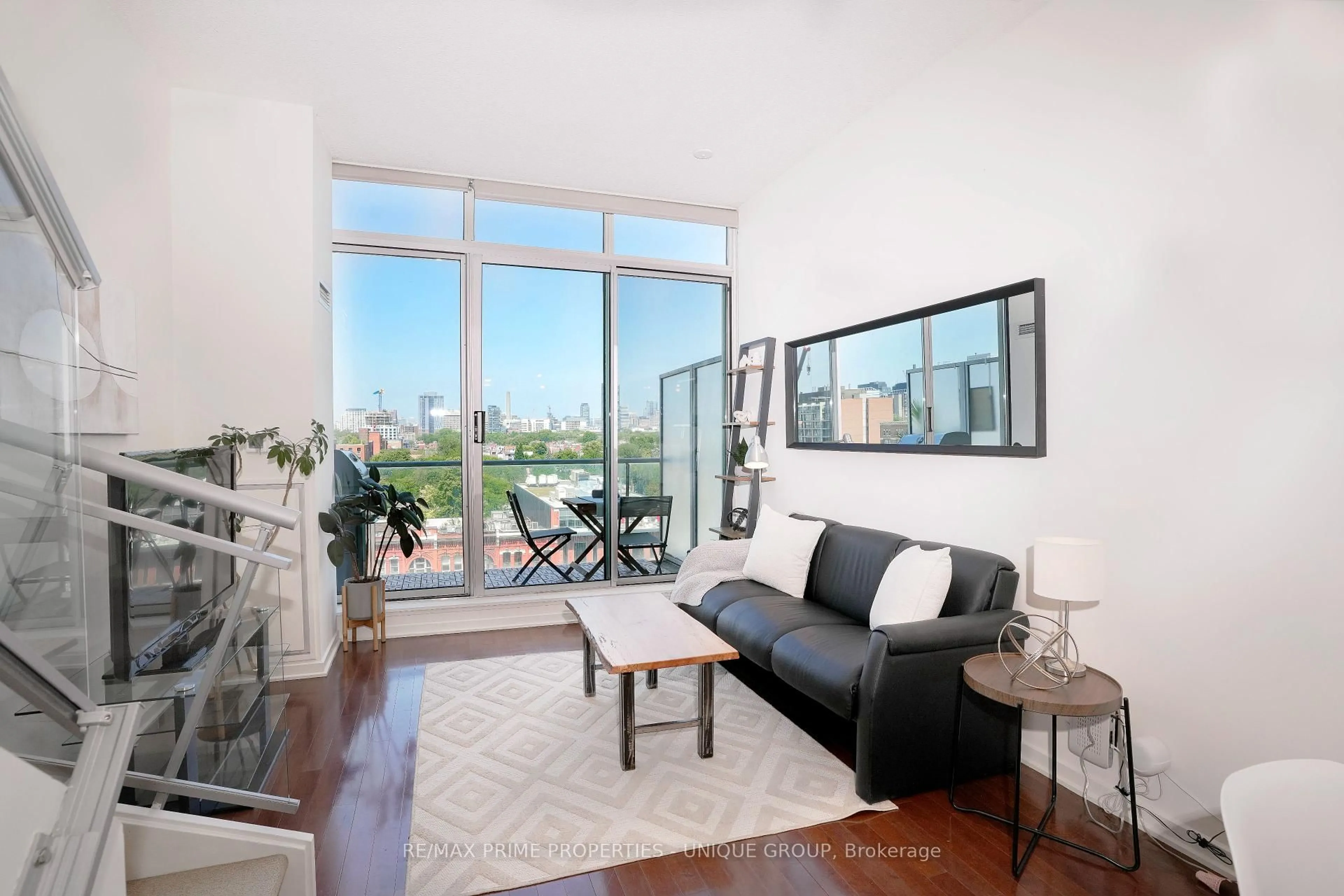 Living room with furniture, unknown for 388 Richmond St #923, Toronto Ontario M5V 3P1