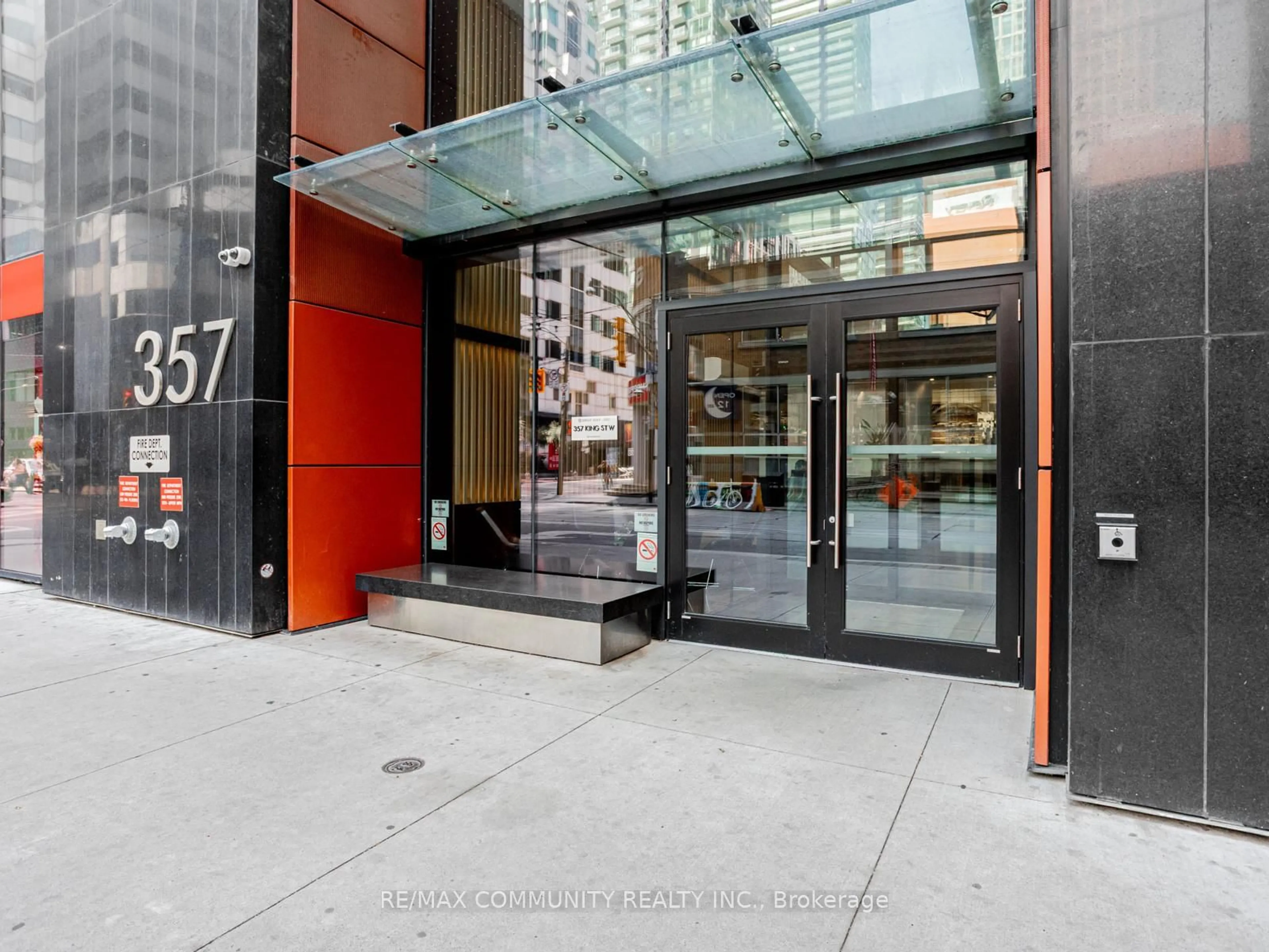 Indoor foyer for 357 King St #3506, Toronto Ontario M5V 0S7