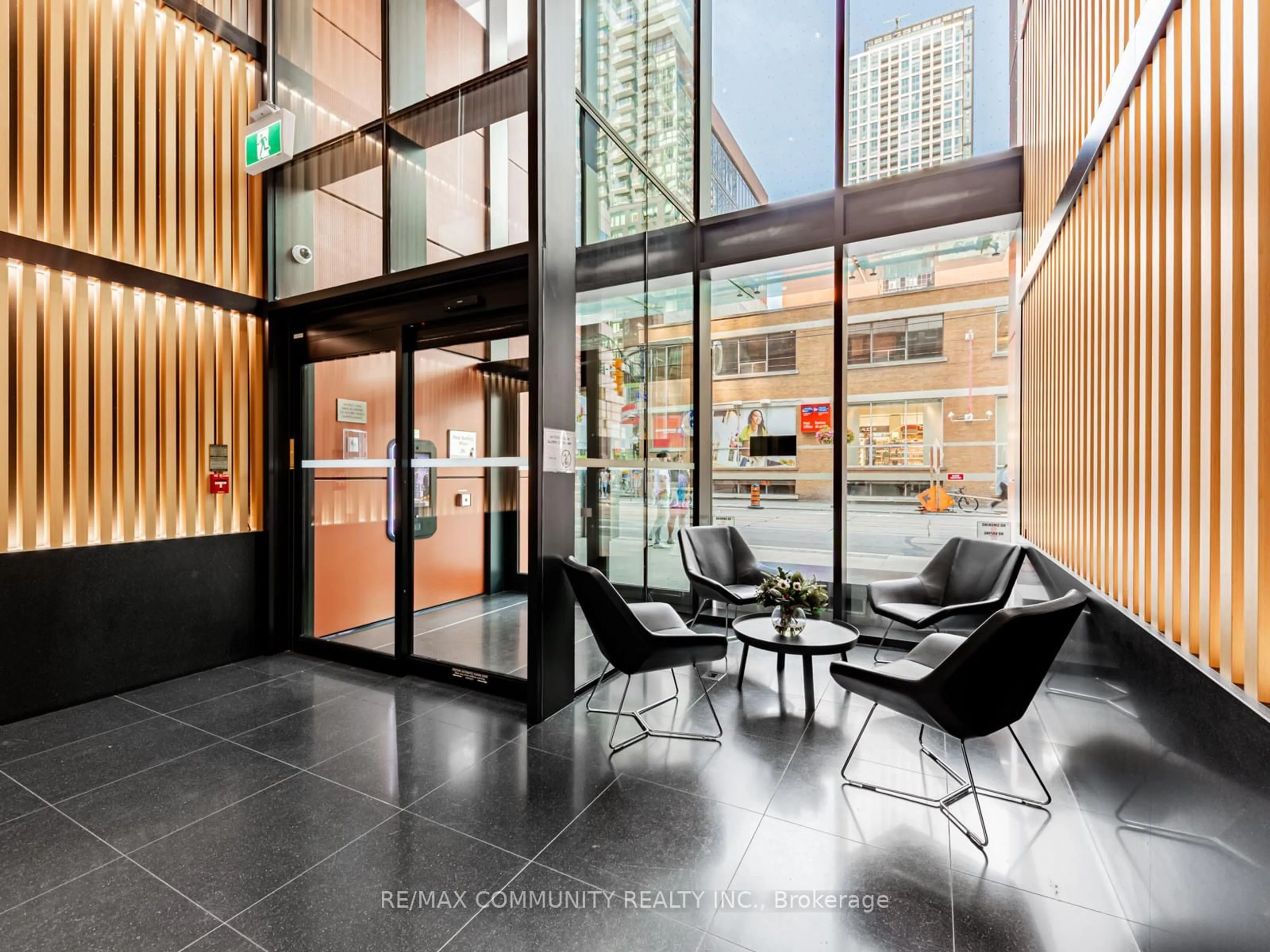Indoor foyer for 357 King St #3506, Toronto Ontario M5V 0S7