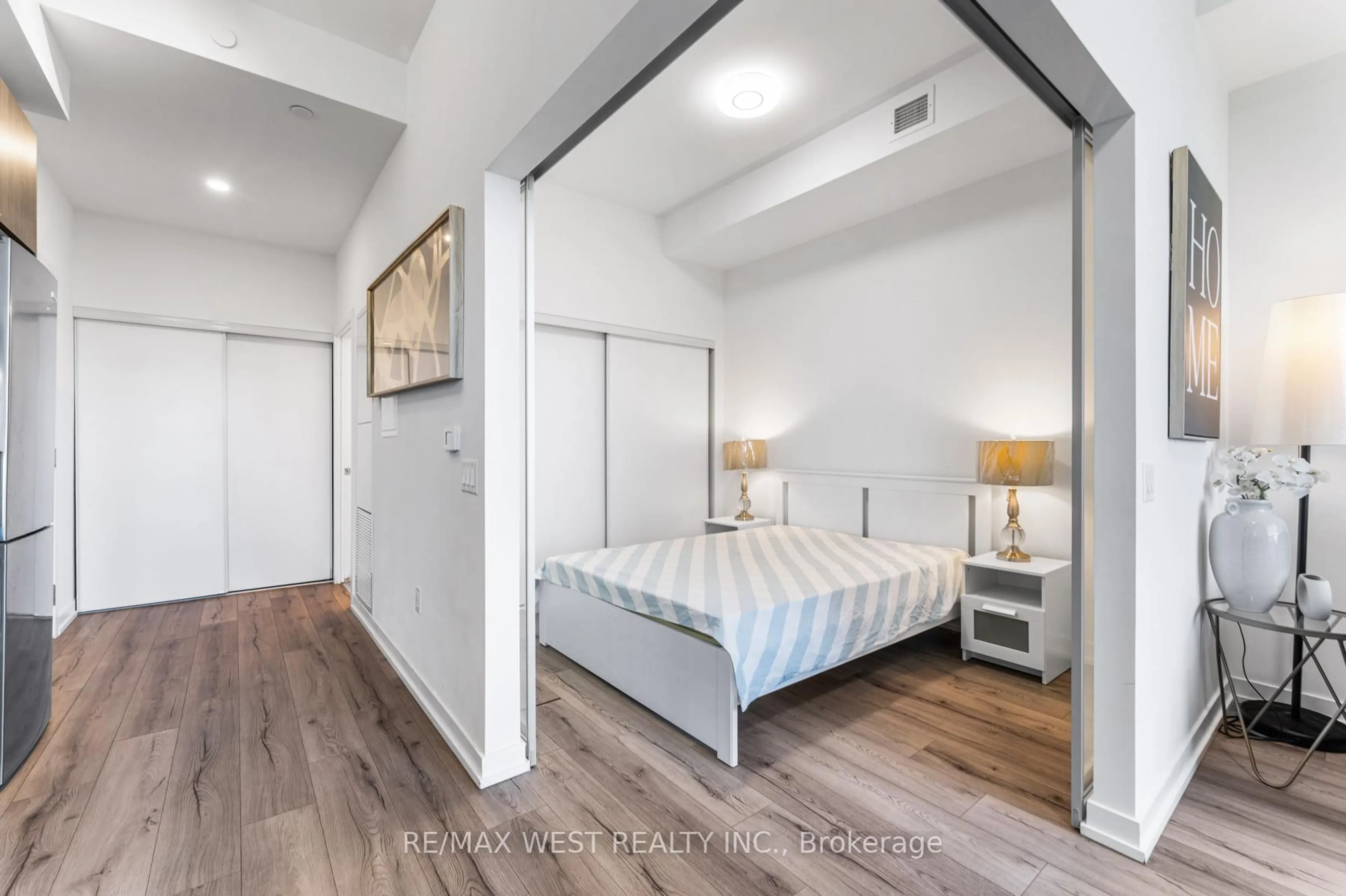 Bedroom with bed, unknown for 395 Bloor St #5005, Toronto Ontario M4W 1H7