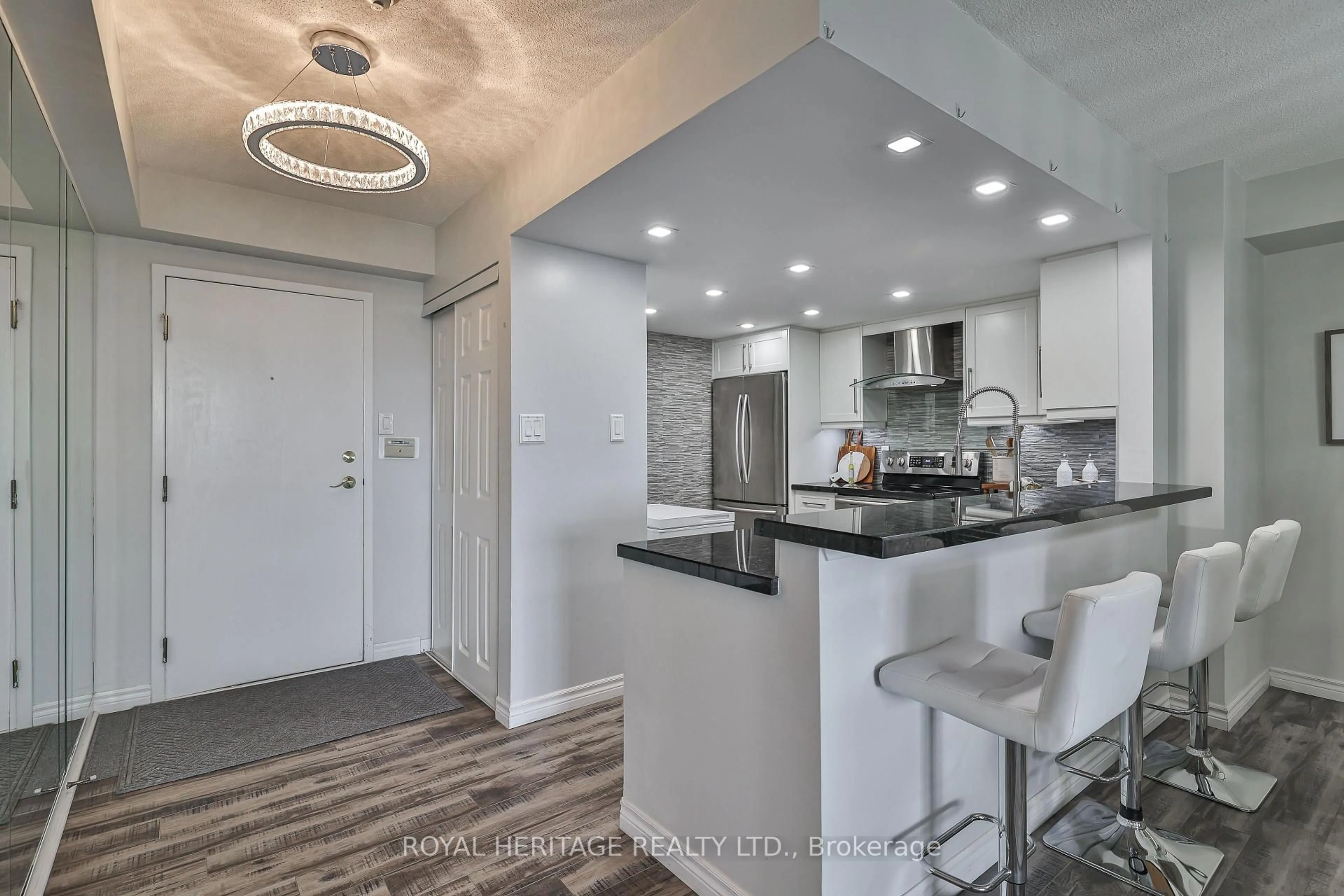 Open concept kitchen, ceramic/tile floor for 10 Torresdale Ave #806, Toronto Ontario M2R 3V8