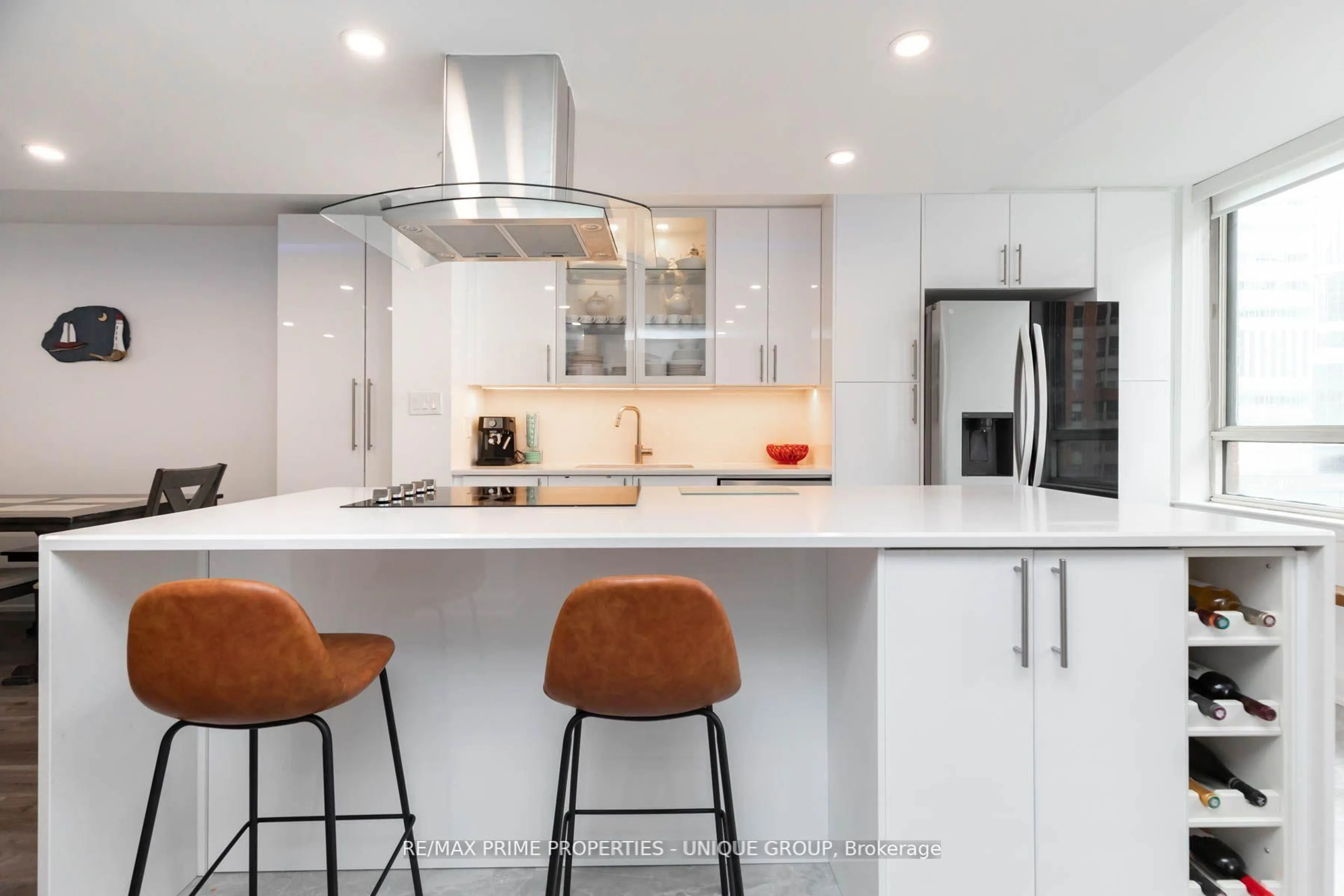 Contemporary kitchen, unknown for 633 Bay St #903, Toronto Ontario M5G 2G4