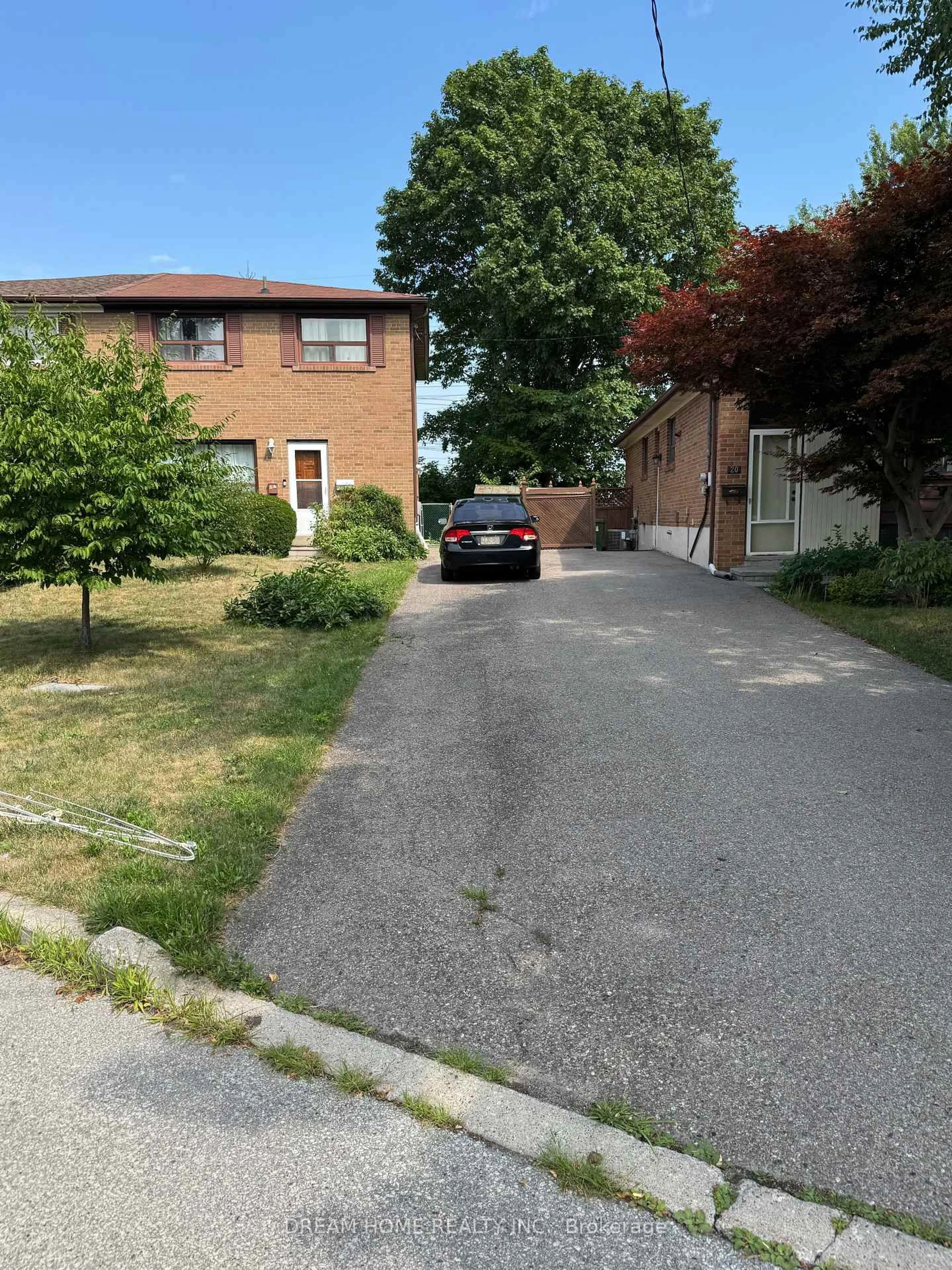A pic from outside/outdoor area/front of a property/back of a property/a pic from drone, street for 22 Beethoven Crt, Toronto Ontario M2H 1W2