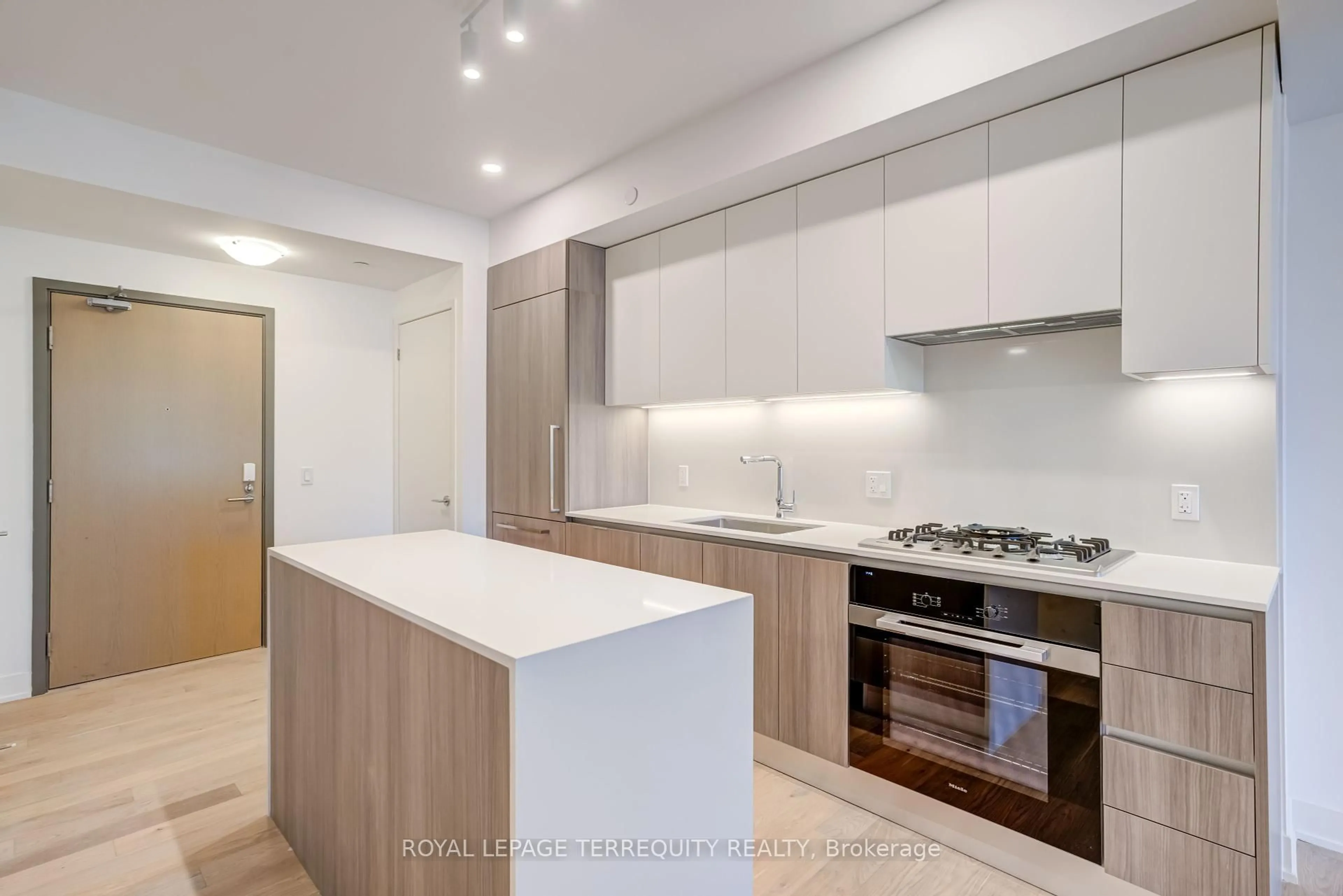 Unknown for 200 Keewatin Ave #301, Toronto Ontario M4P 1Z8