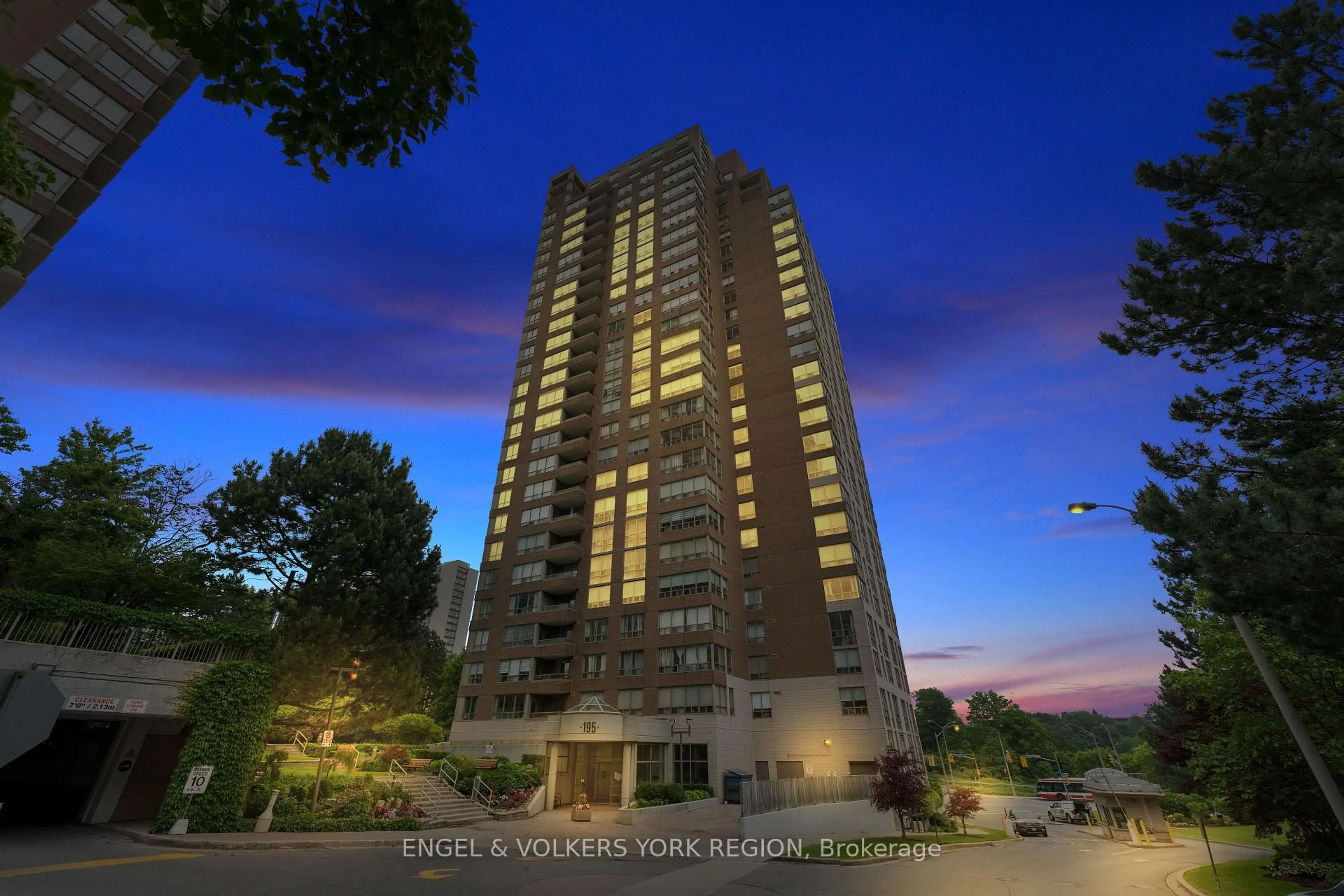 Indoor foyer for 195 Wynford Dr #304, Toronto Ontario M3C 3P3