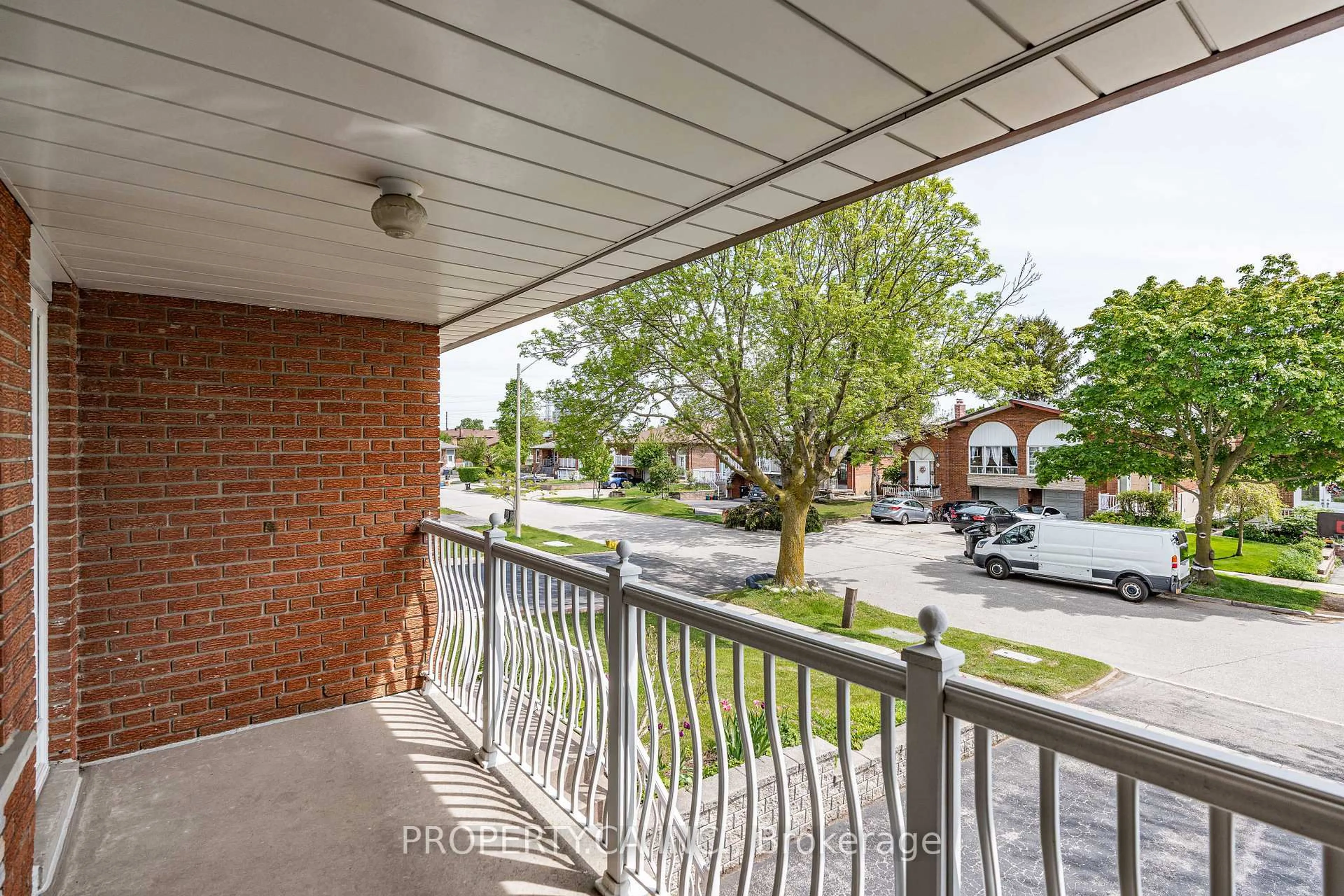 Patio, street for 48 Navaho Dr, Toronto Ontario M2H 2X3