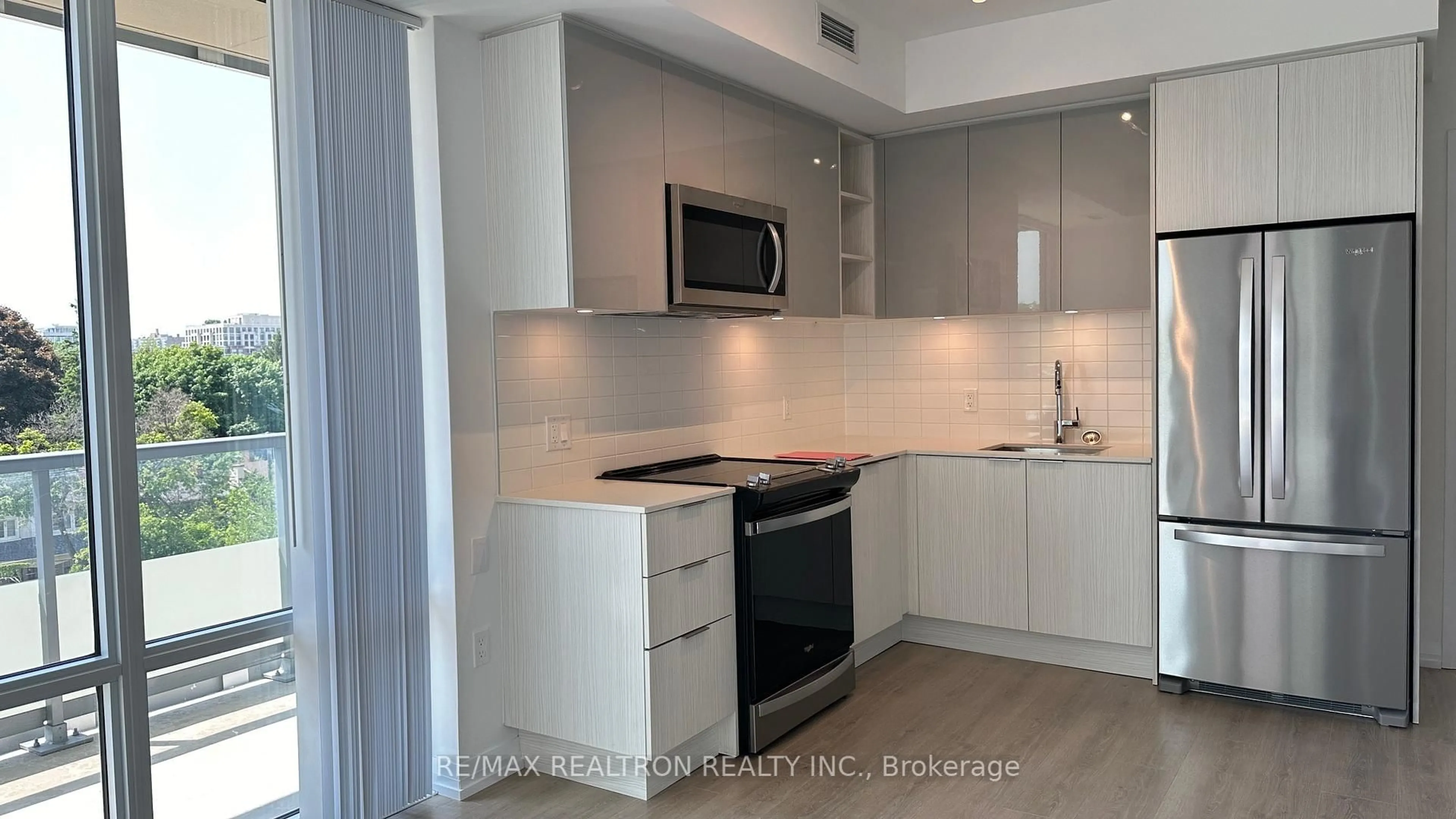 Standard kitchen, unknown for 25 Holly St #507, Toronto Ontario M4S 0E1