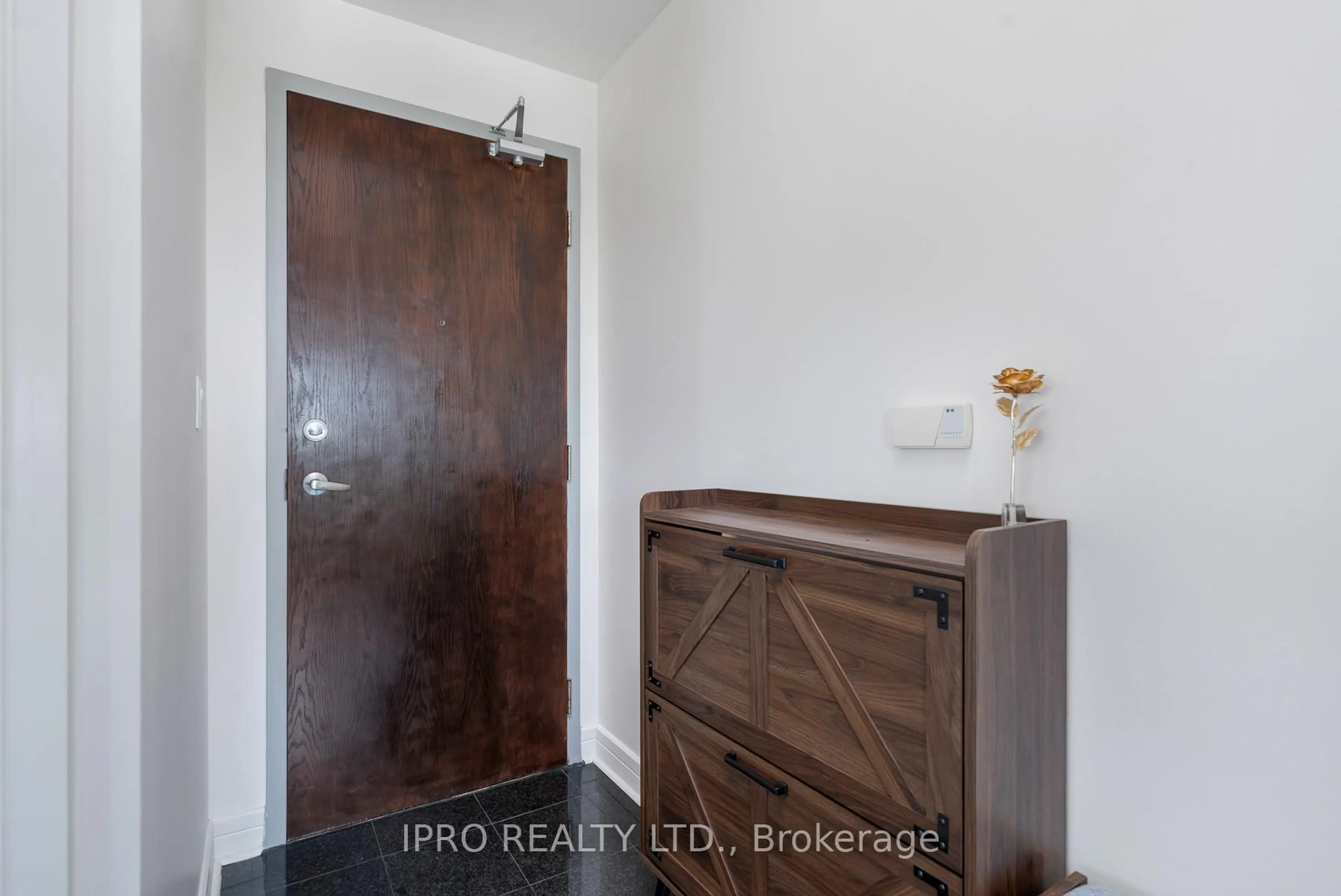 Indoor entryway for 1 Avondale Ave #902, Toronto Ontario M2N 7J1
