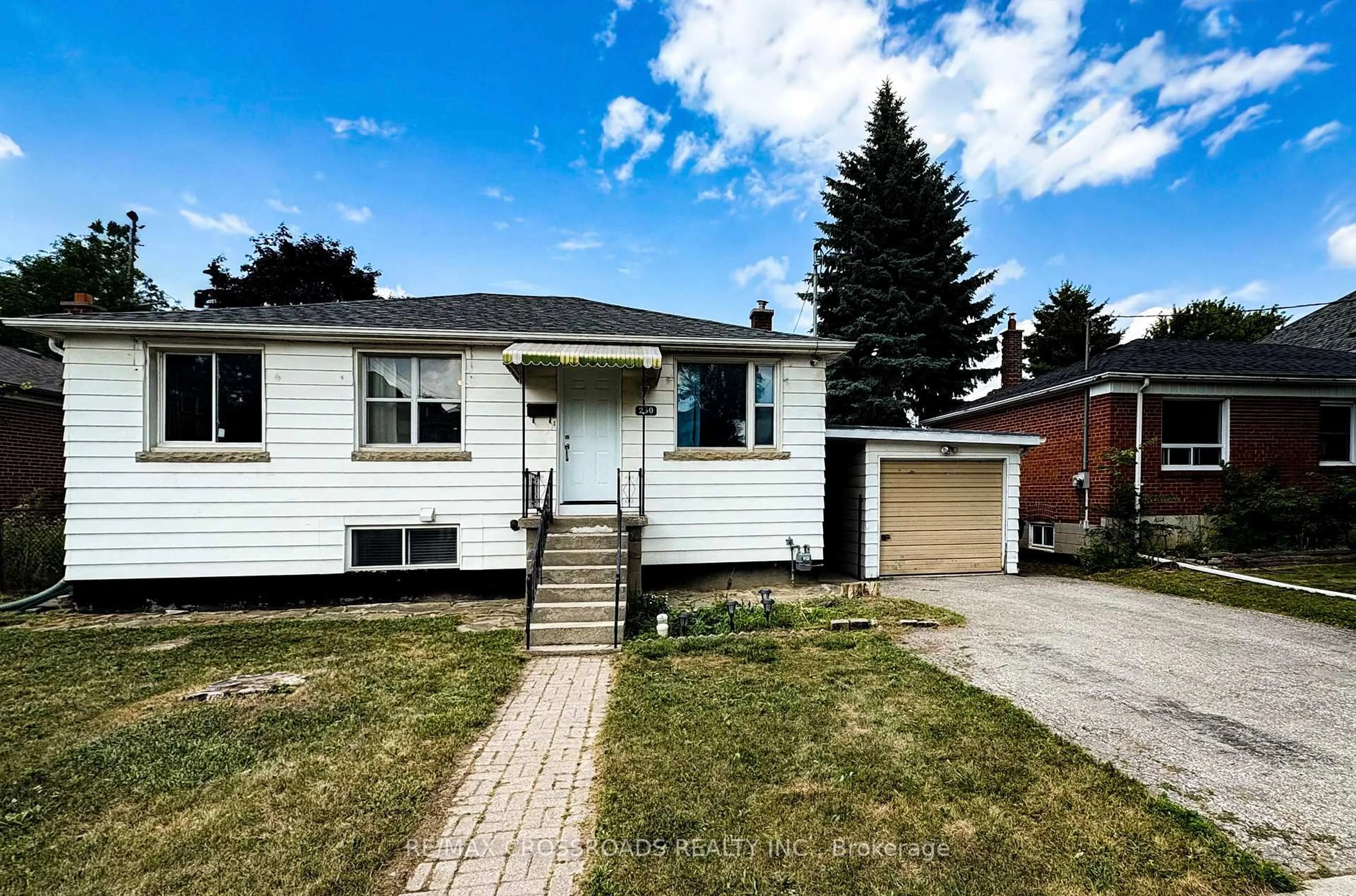 Home with vinyl exterior material, street for 260 Connaught Ave, Toronto Ontario M2M 1H5