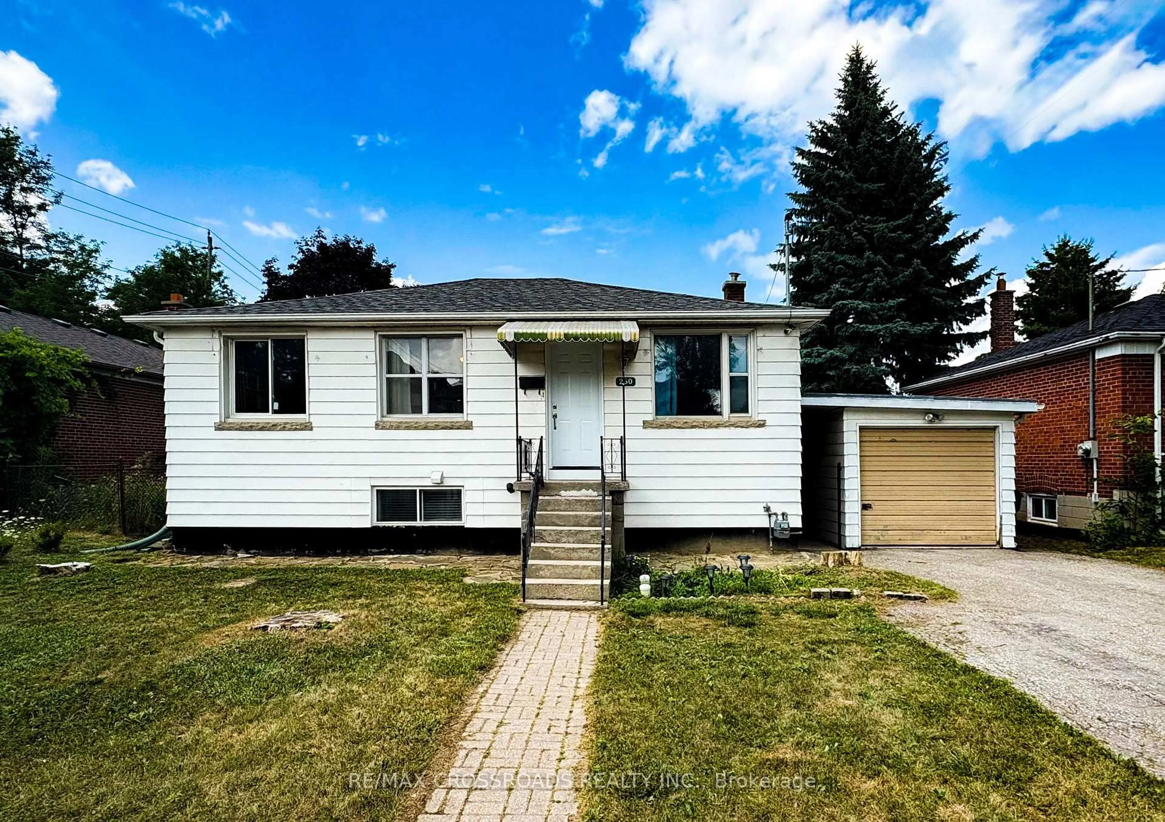 Home with vinyl exterior material, street for 260 Connaught Ave, Toronto Ontario M2M 1H5