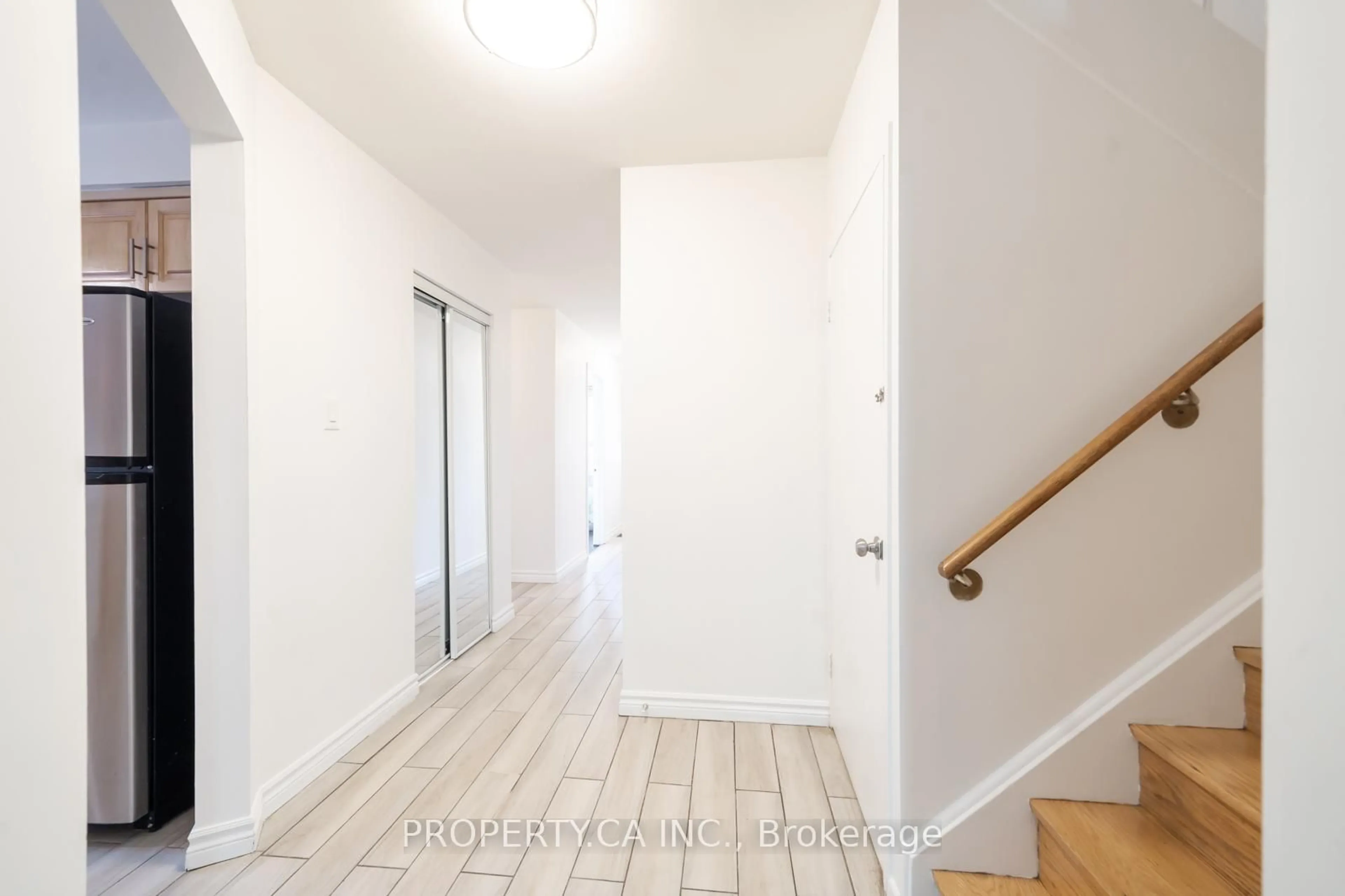 Indoor entryway for 98 Tanjoe Cres, Toronto Ontario M2M 1P7