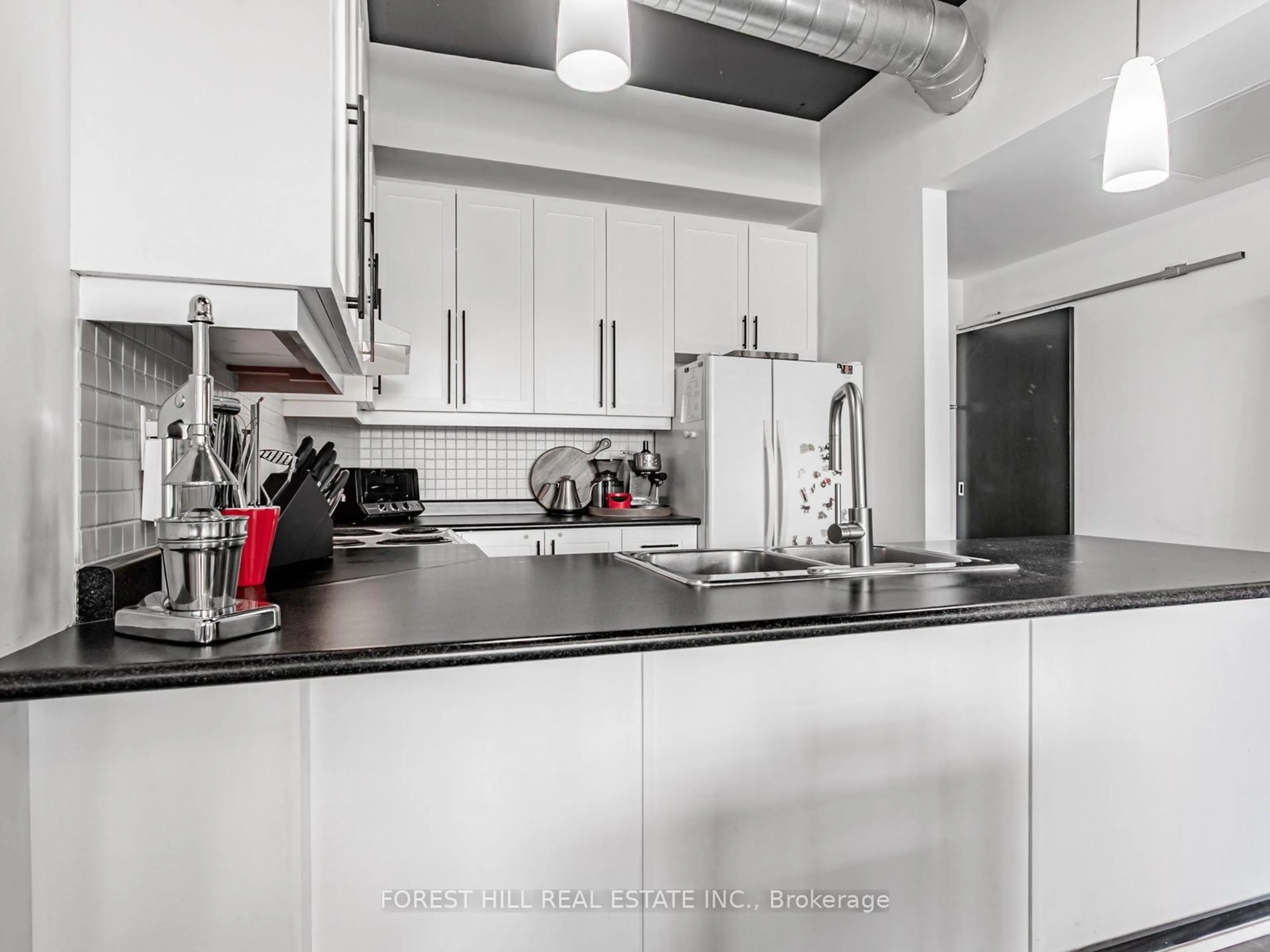 Standard kitchen, unknown for 194 Merton St #407, Toronto Ontario M4S 3B5